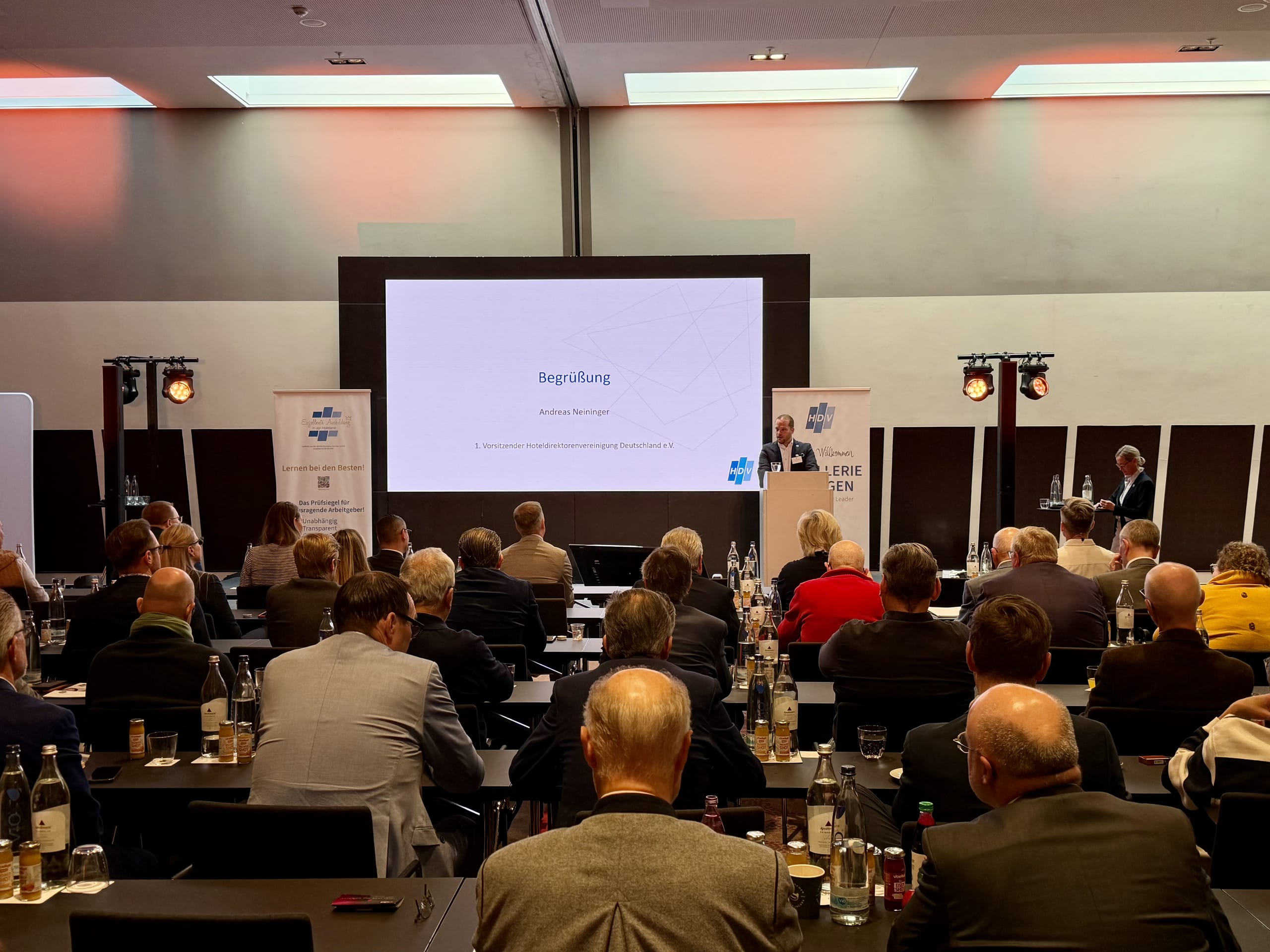 Branchentreff in der bayerischen Landeshauptstadt: Impresssionen der HDV-Frühjahrstagung im Leonadro Hotel Royal München.