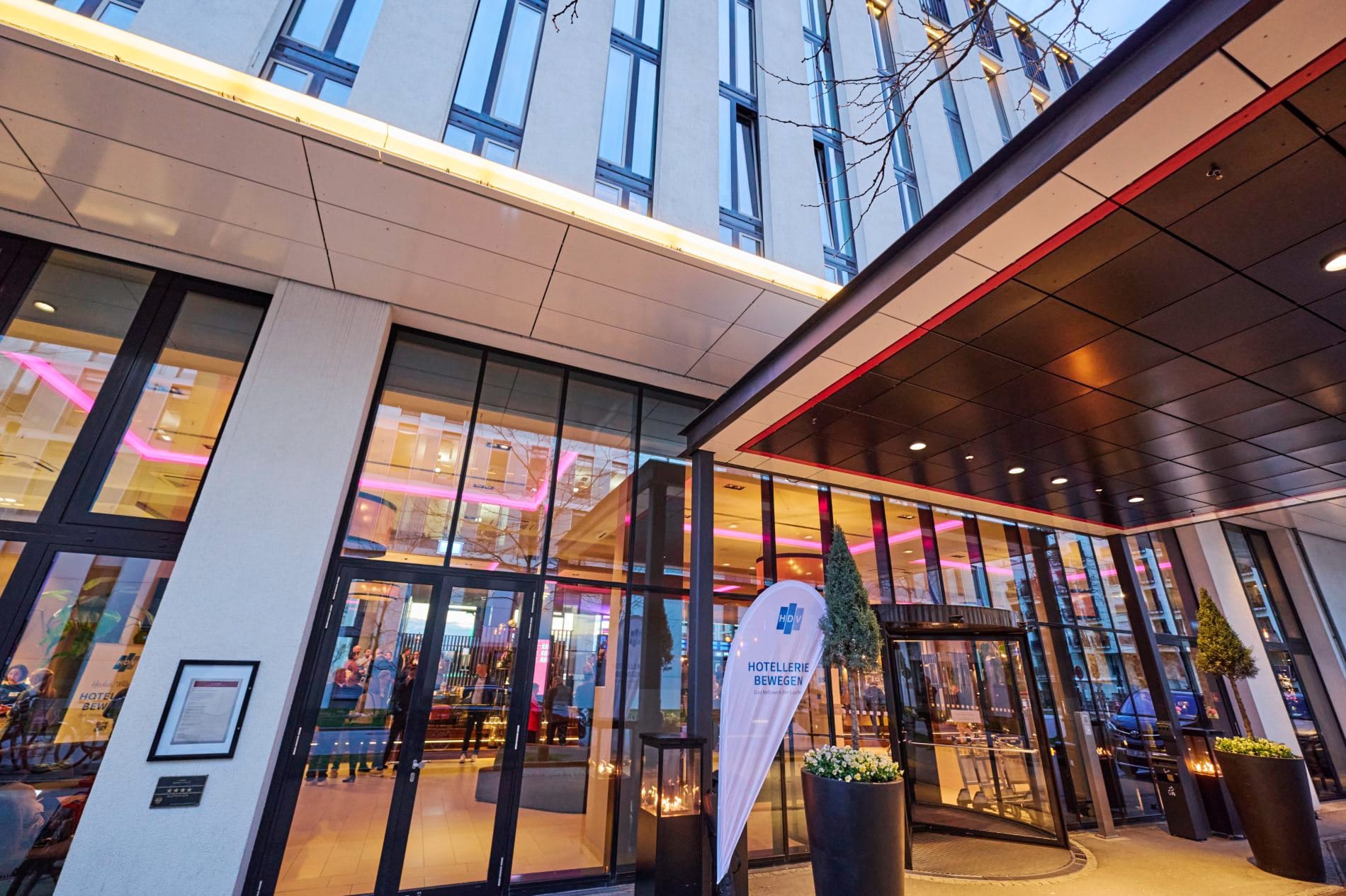 Branchentreff in der bayerischen Landeshauptstadt: Impressionen der HDV-Frühjahrstagung im Leonadro Hotel Royal München.