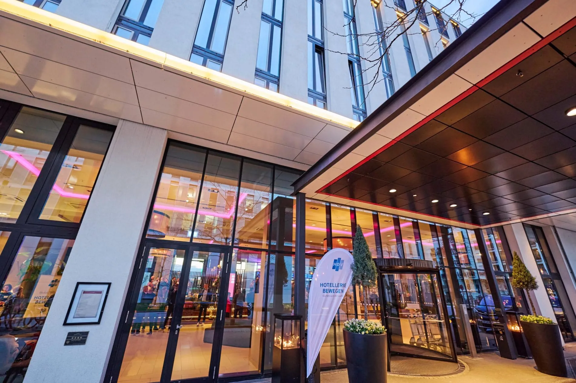 Branchentreff in der bayerischen Landeshauptstadt: Impressionen der HDV-Frühjahrstagung im Leonadro Hotel Royal München.