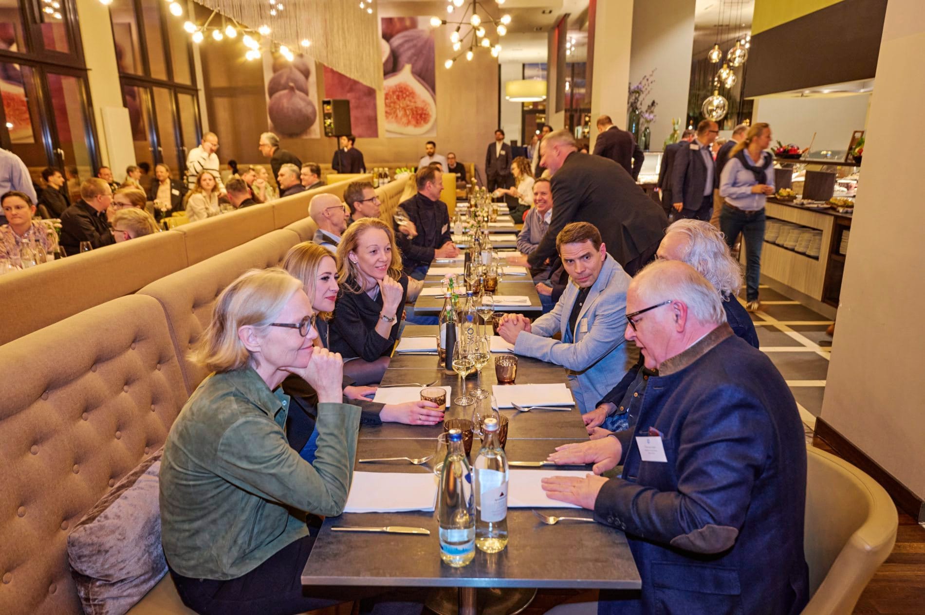 Branchentreff in der bayerischen Landeshauptstadt: Get-together am Vorabend der HDV-Frühjahrstagung im Leonadro Hotel Royal München.