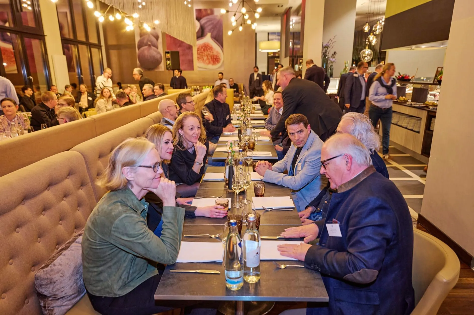 Branchentreff in der bayerischen Landeshauptstadt: Get-together am Vorabend der HDV-Frühjahrstagung im Leonadro Hotel Royal München.