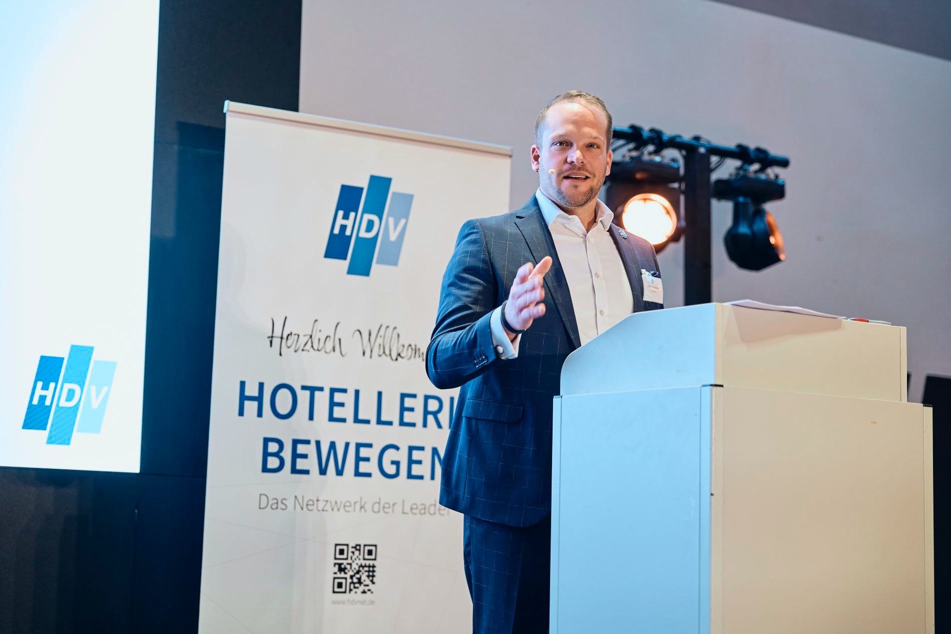 Branchentreff in der bayerischen Landeshauptstadt: Impressionen der HDV-Frühjahrstagung im Leonadro Hotel Royal München.