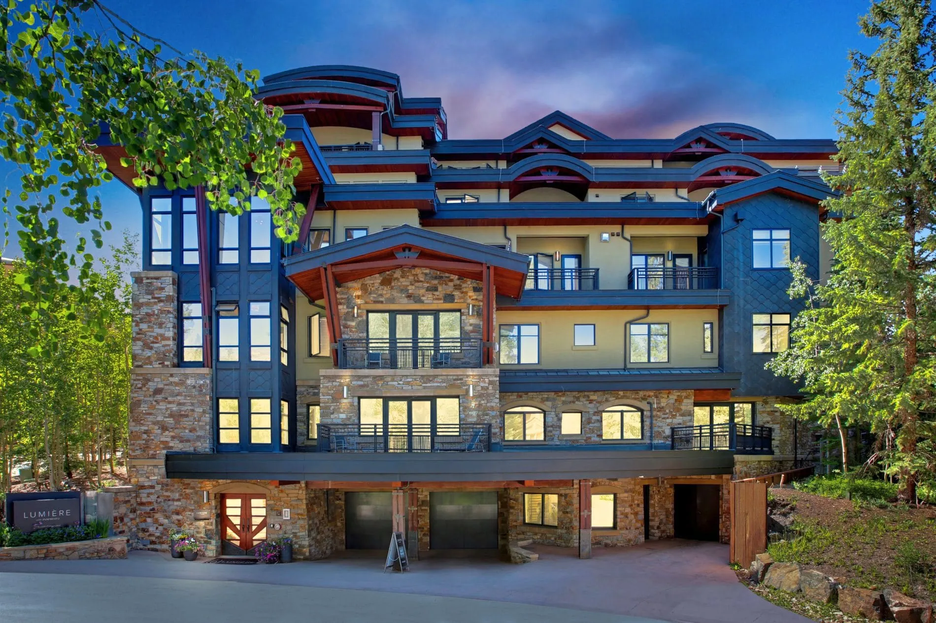 Im Mountain Village von Telluride verbindet das Lumière by Dunton alpine Eleganz mit zeitgenössischem Stil.
