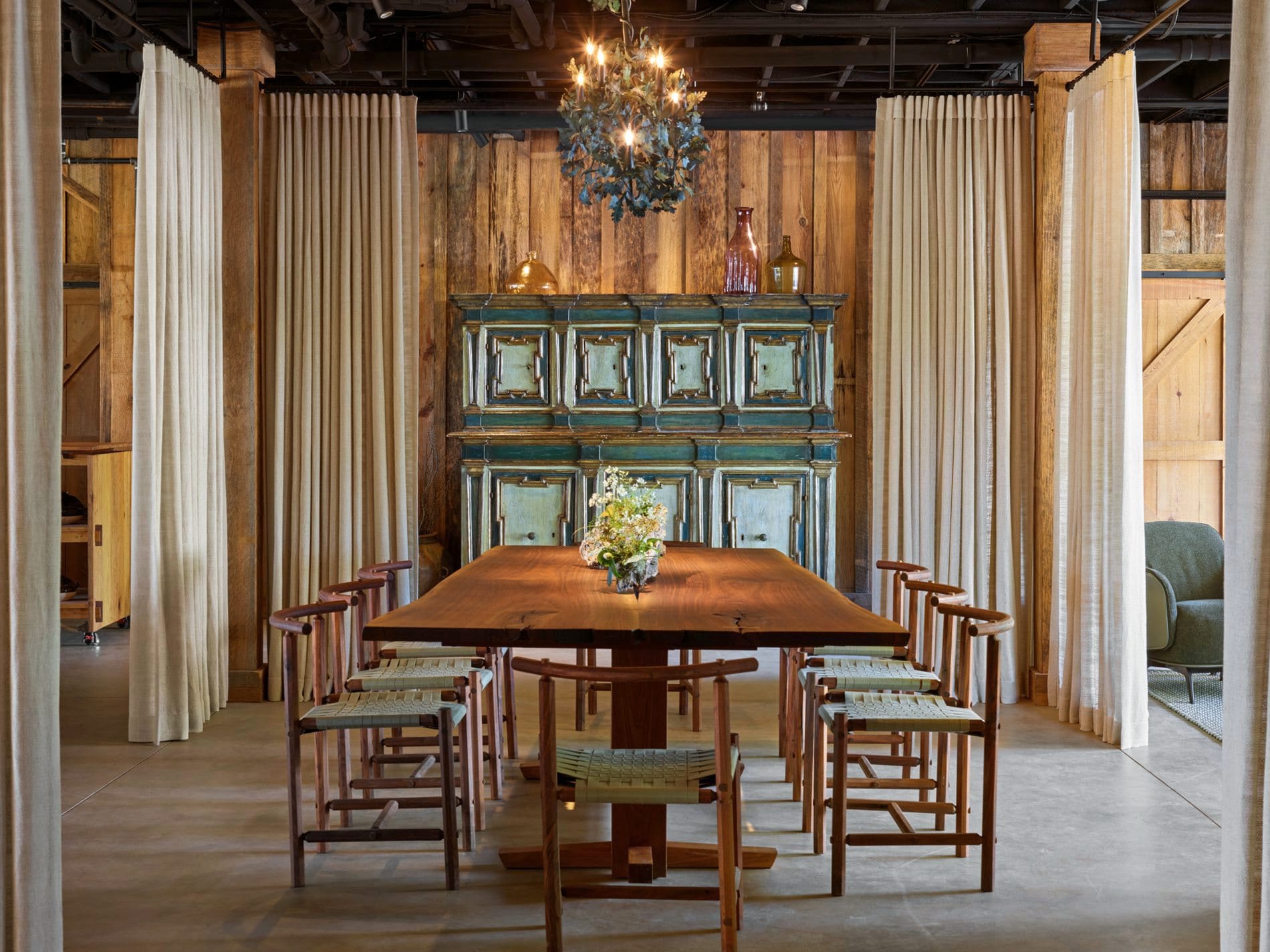 Im Adults-Only-Resort Quercus im ländlichen Georgia verbinden sich regionale Vintage-Objekte mit zeitgenössischer Formensprache.