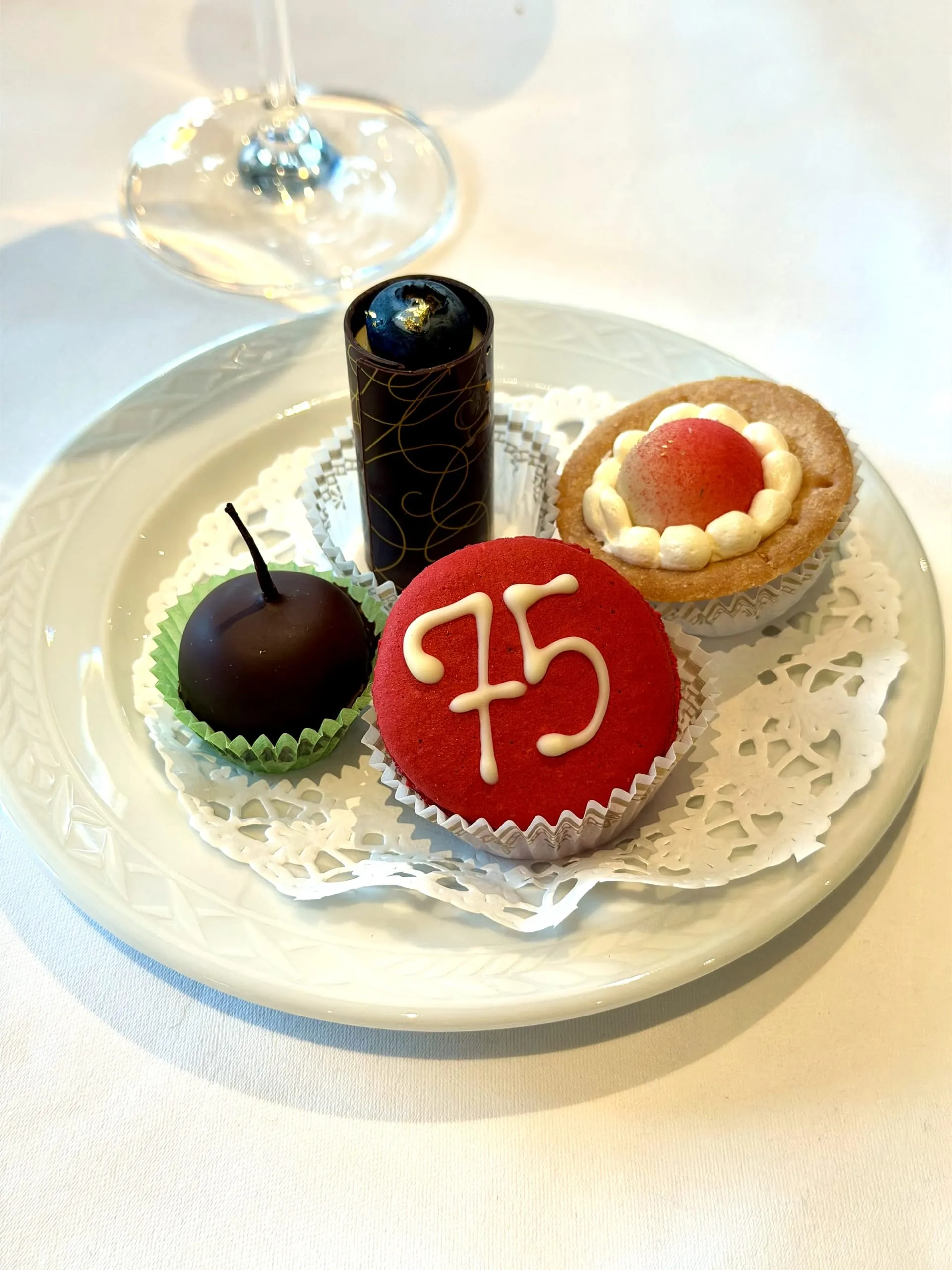 ... gefeiert wurde mit Wegbegleitern und Partnern aus Politik und Branche.