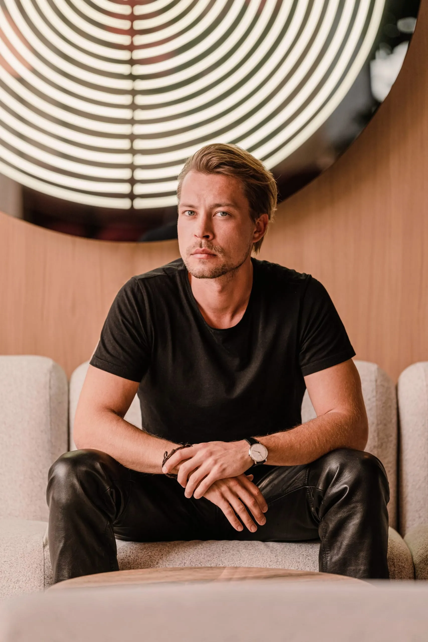 Piotr Wiśniewski leitet das Berliner Büro We Studio und verantwortet das Interior Design des The Companion Vienna.