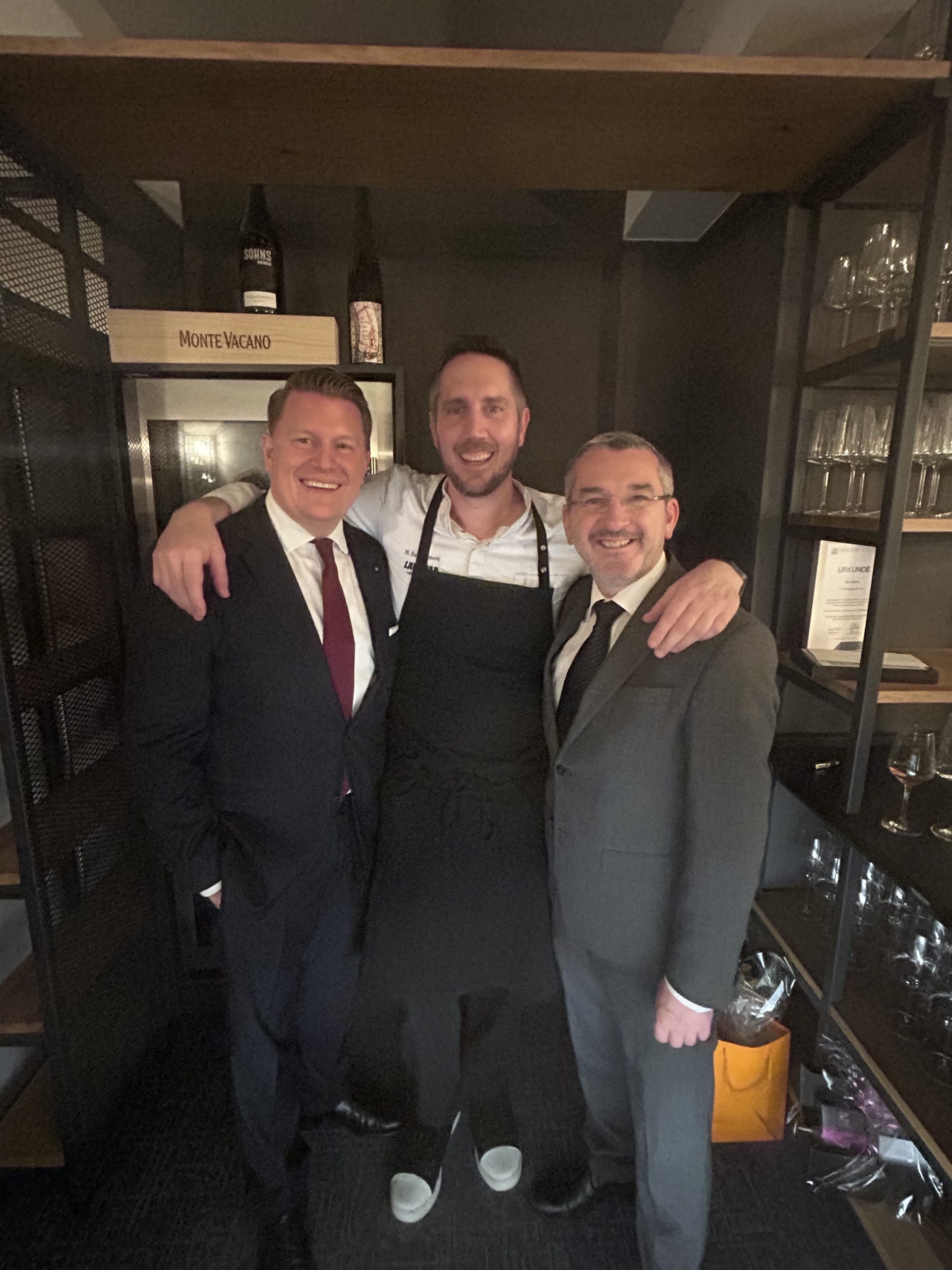 Feiern den Umzug: (von links) General Manager Jakob Stöhrer, Küchenchef Michael Kammermeier und Restaurantleiter Jimmy Ledemazel.