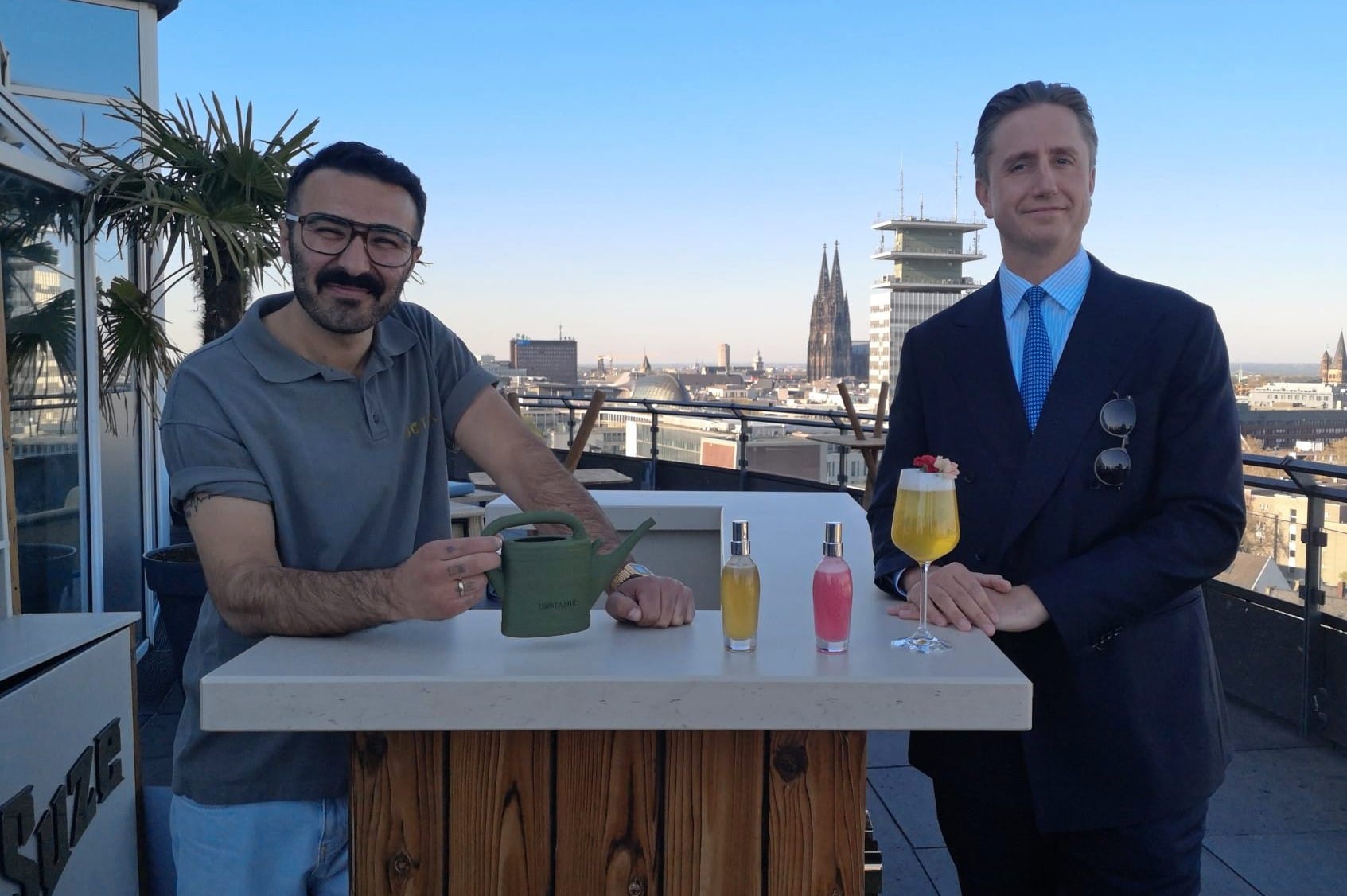 General Manager Alexander Lalk (rechts) und Bar Manager Ehsan Kasem stellten das neue Konzept vor.