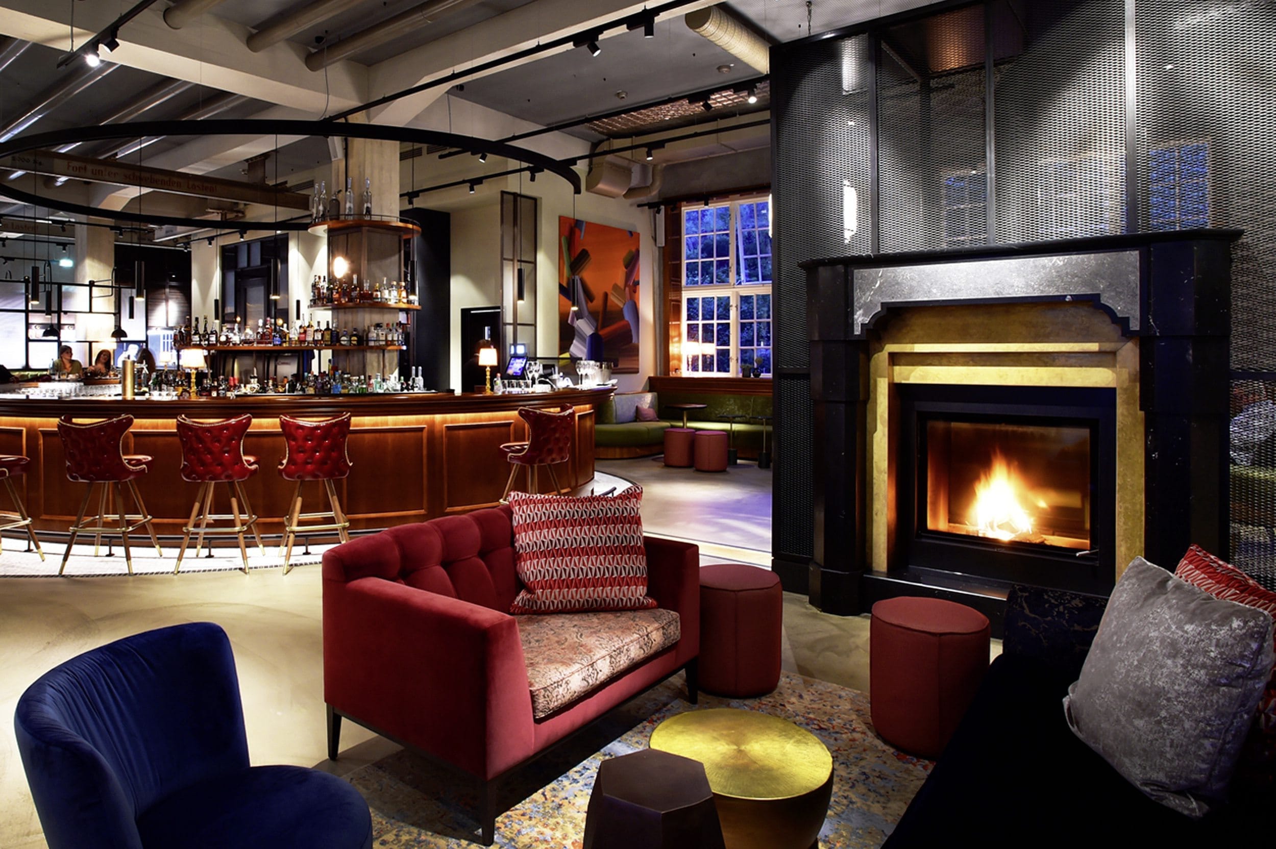 Die „The Lion Bar“ im Das James in Flensburg setzt auf eine reduzierte Gestaltung und eine klare, zeitlos ausgerichtete Barkultur. Anstelle inszenierter Elemente prägen nordisch geprägte Zurückhaltung und eine konsistente Formensprache das Konzept.