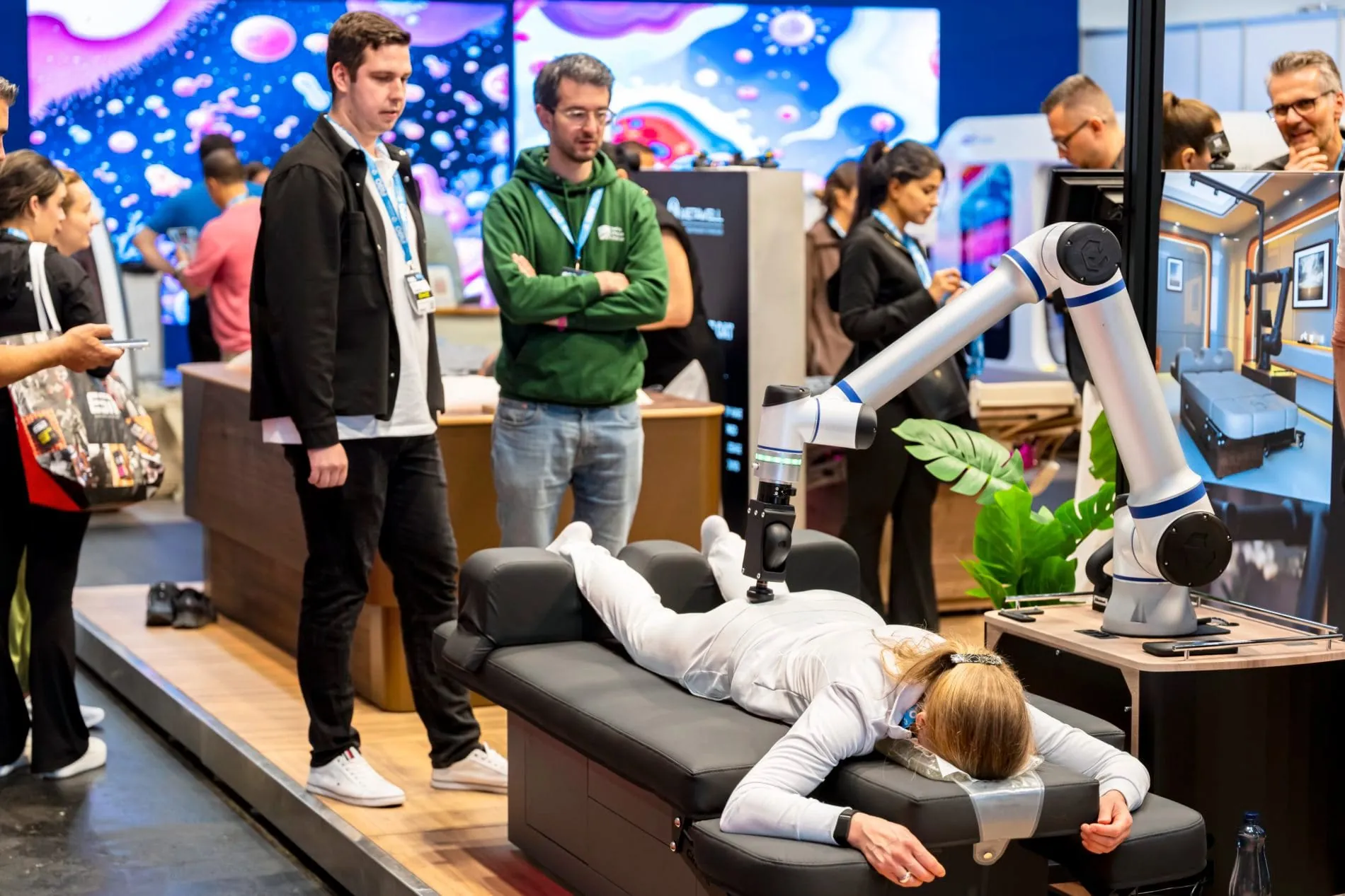 Neue Technologien für Erholung und Regeneration standen auf der Fibo im Fokus – darunter auch Massage-Roboter.