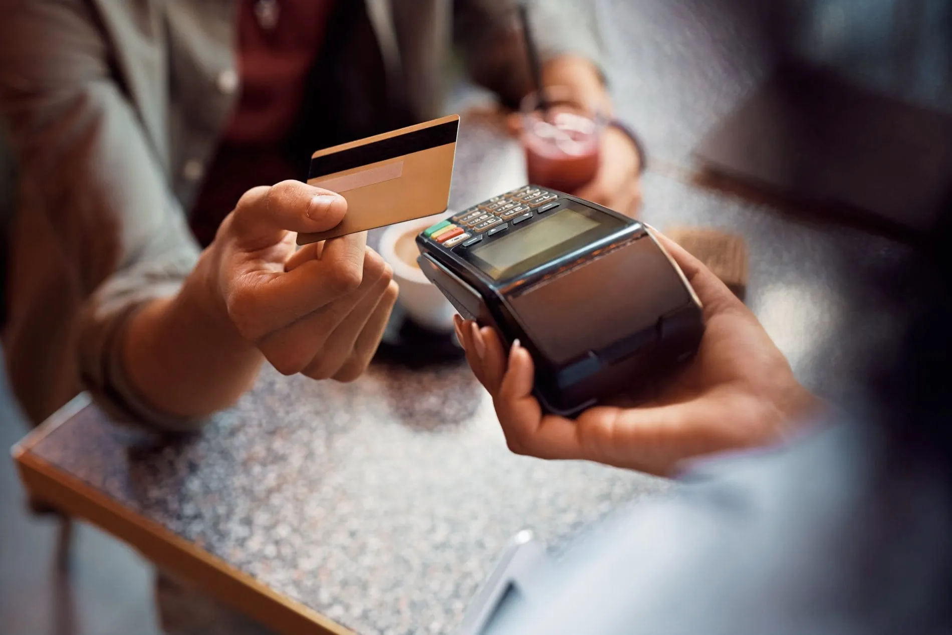 Gastgewerbe-Umsatz stagniert im Februar 2026