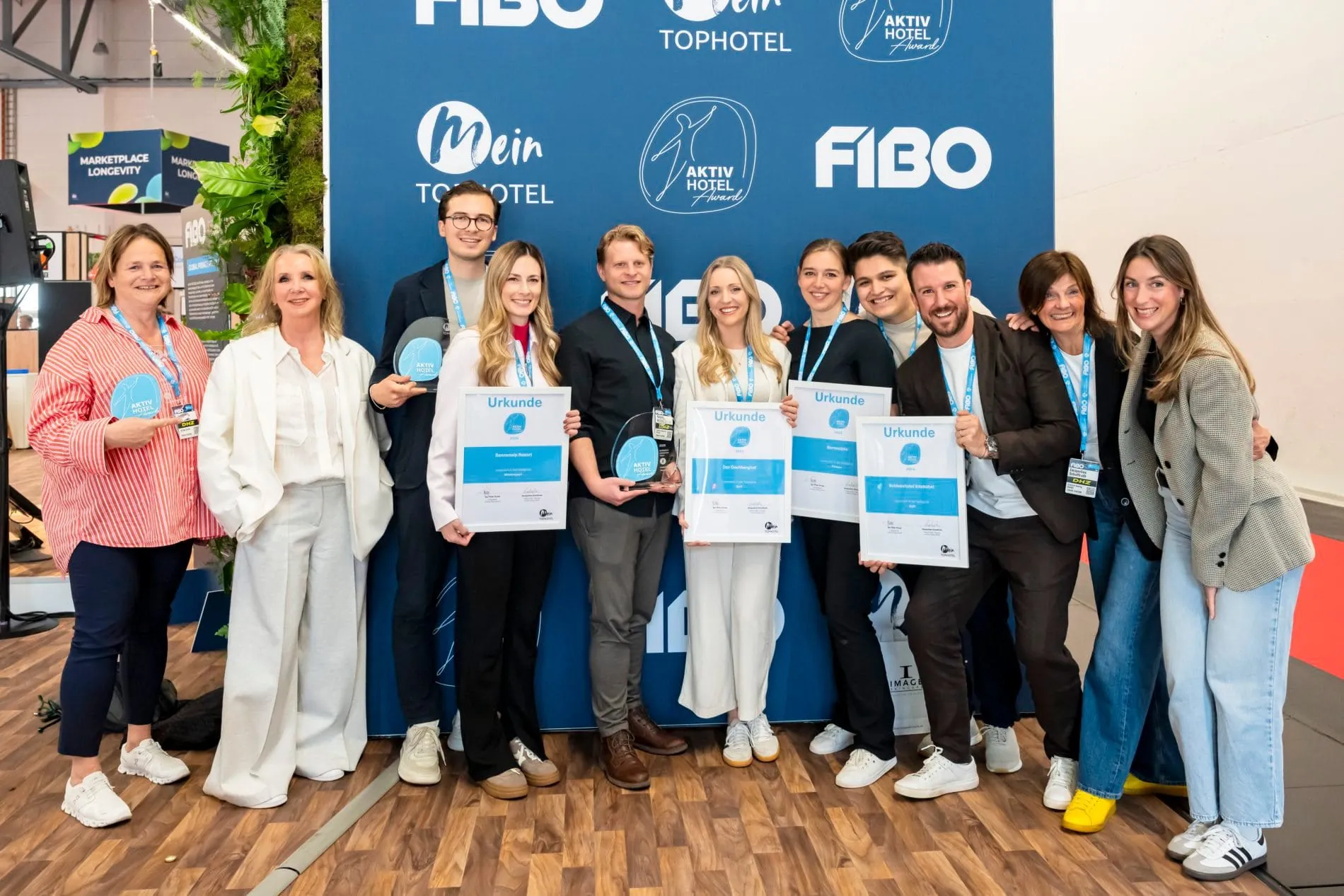 Die Gewinner des Aktiv Hotel Awards, verliehen von MeinTophotel, im Rahmen der Fibo 2026 in Köln.