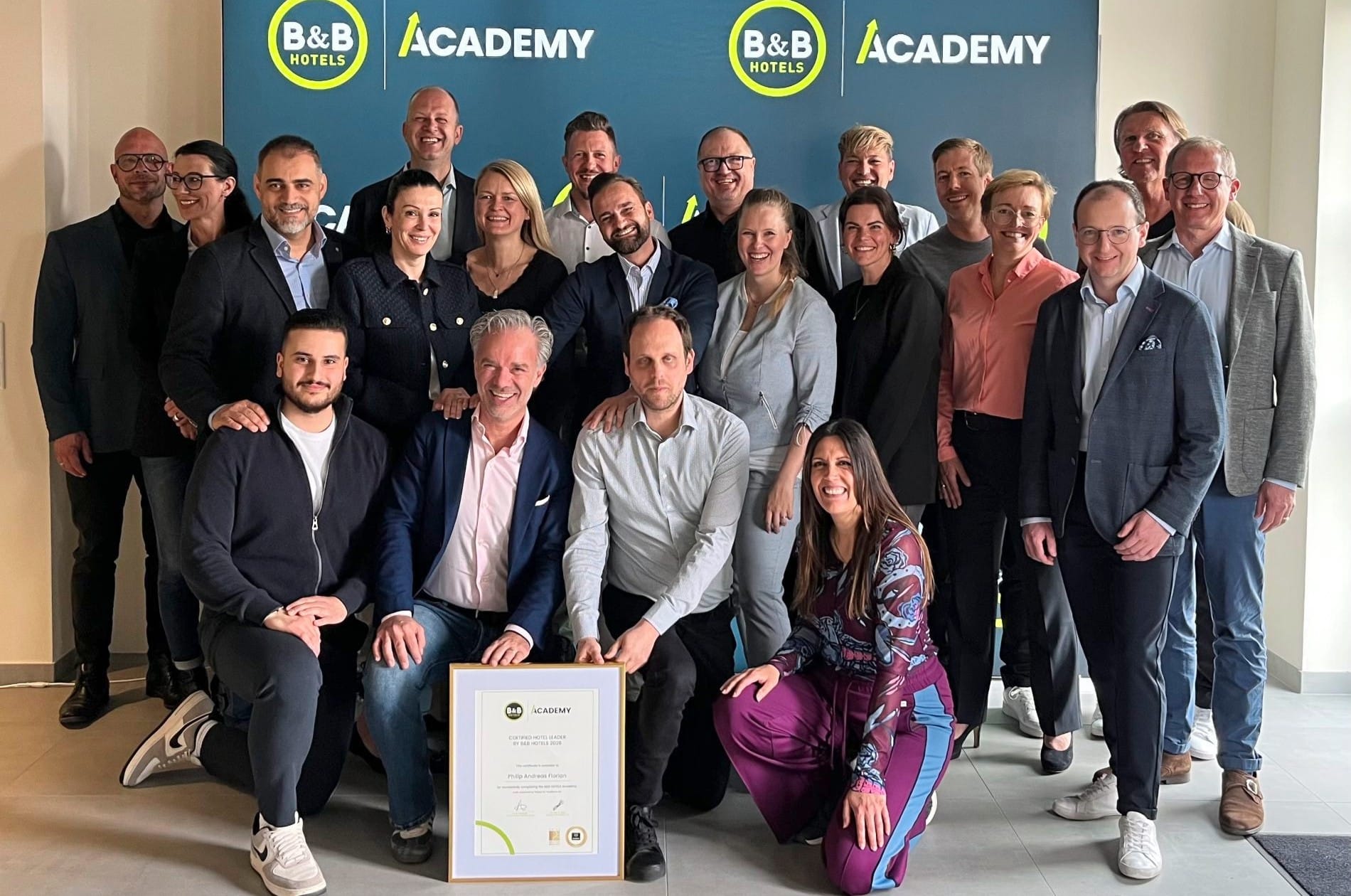 Zertifiziert: Die ersten Führungskräfte haben die interne Akademie erfolgreich abgeschlossen.