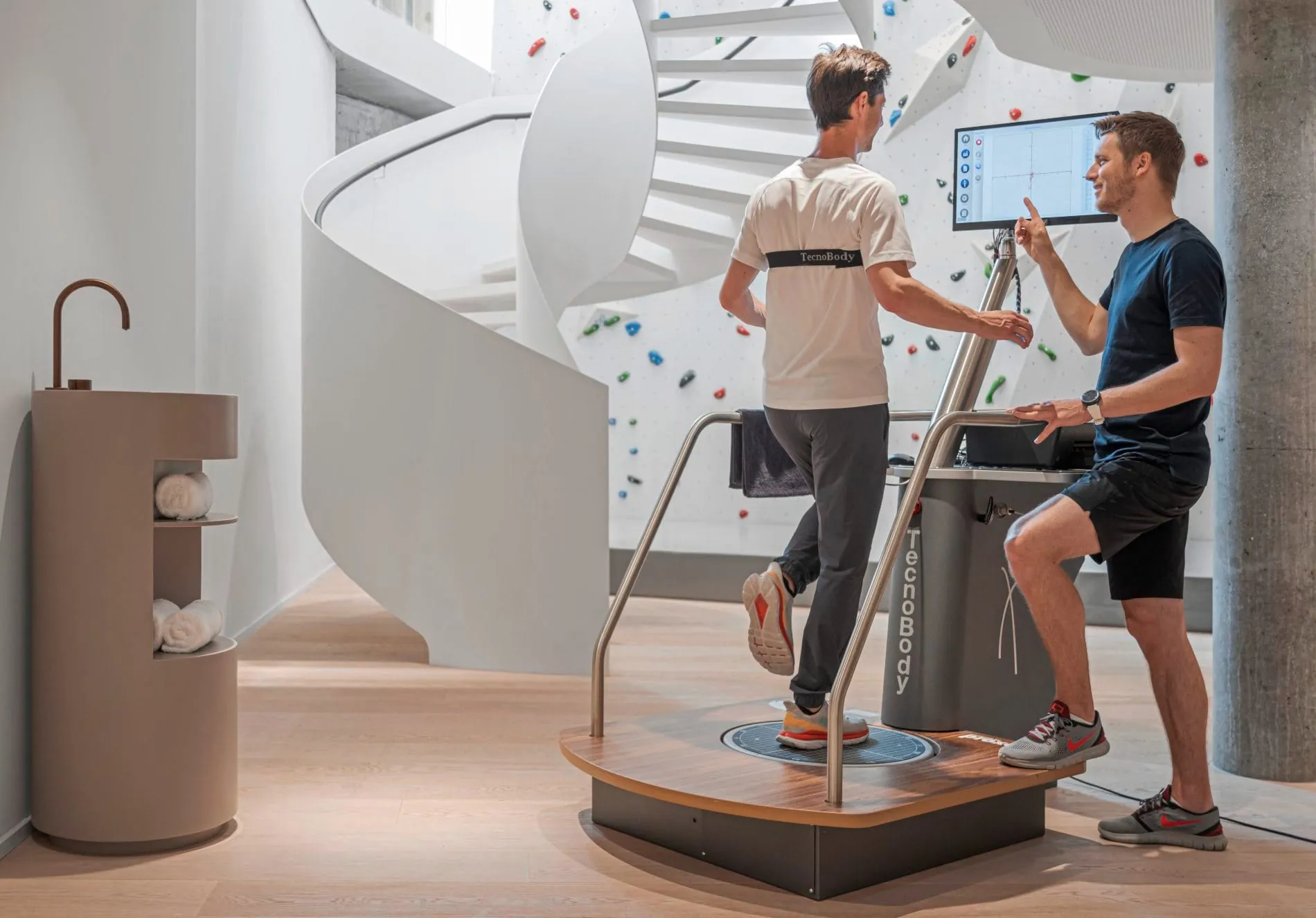 Im Lanserhof auf Sylt begleiten Trainer und Ärzte die Gäste während der Retreats mit gezielten Diagnostiken und individuell abgestimmten Programmen.