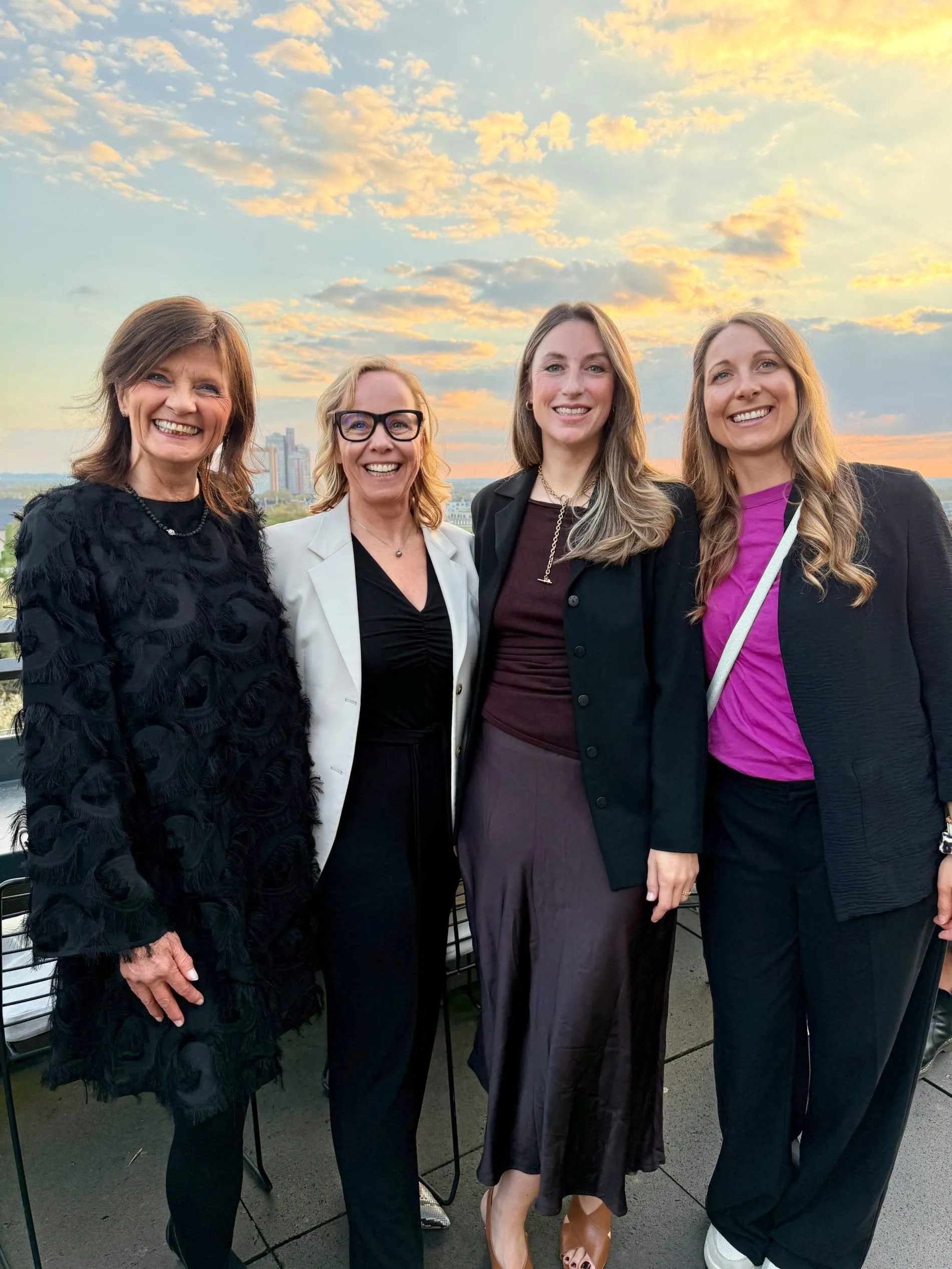 Redaktionsteam von Tophotel und MeinTophotel gemeinsam mit Anke Brendt, Product Manager Fibo. Von links: Jacqueline Schaffrath, Anke Brendt, Sarah Leoni und Martina Zollner.