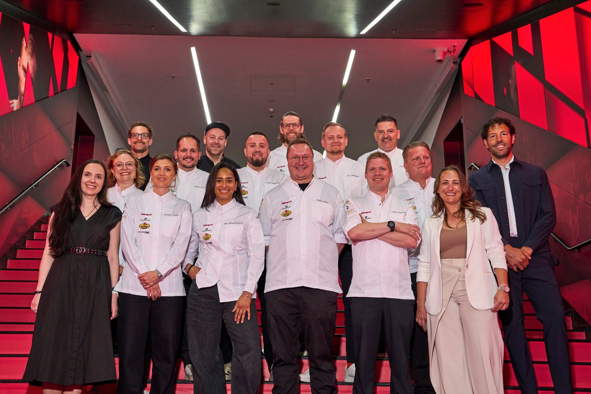 Die Jury: Renommierte Spitzenköchinnen und -köche bewerteten in München die kulinarische Umsetzung der Kindheitsgerichte zwischen Tradition und Moderne.