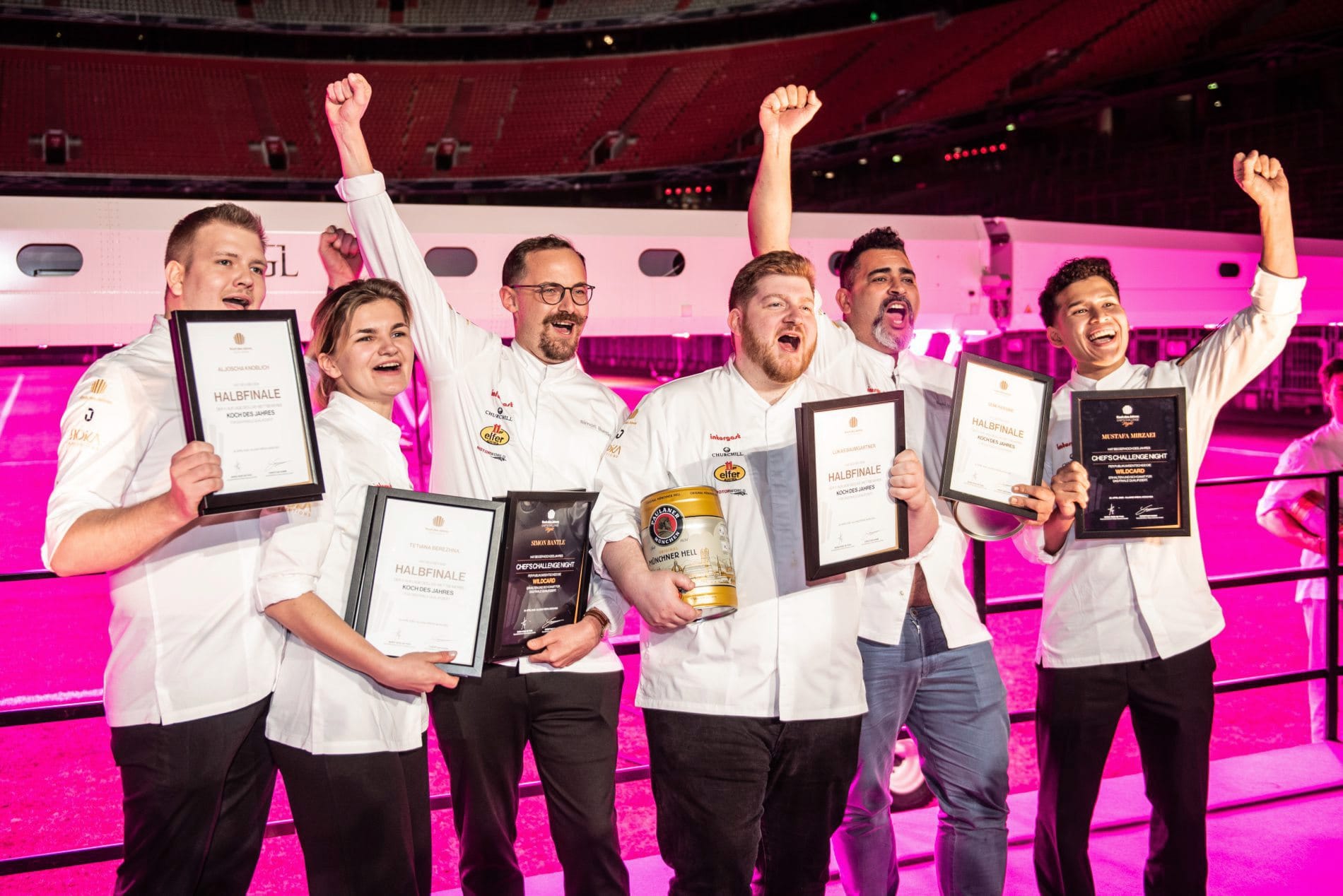 Vier Direkttickets und zwei Wildcards: (von links) Aljoscha Knoblich, Tetiana Berezhna, Simon Bantle, Lukas Baumgartner, Semi Hassine und Mustafa Mirzaei ziehen ins Finale des Wettbewerbs „Koch des Jahres 2026“ ein.