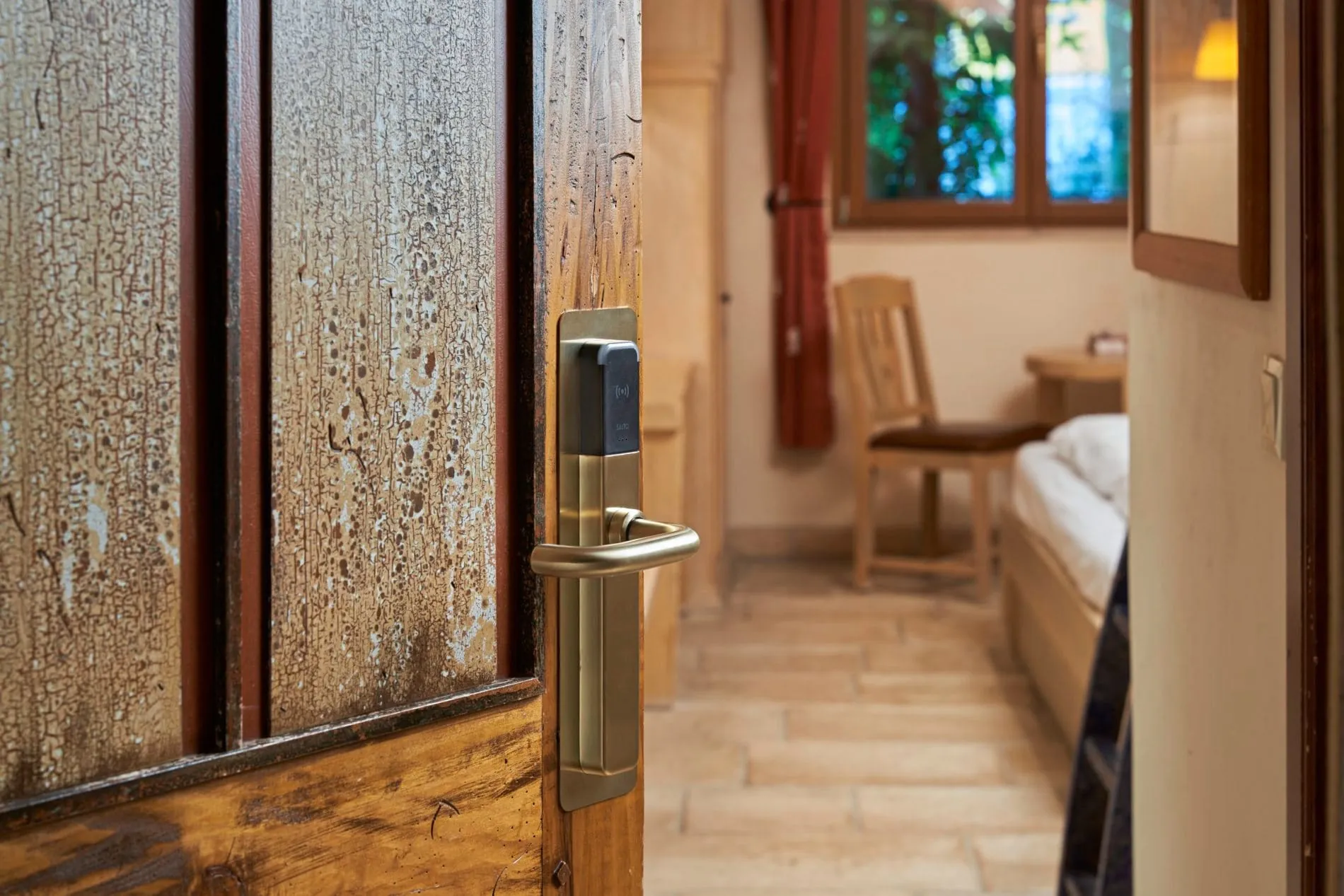 Antiker Look: Das Design der Türbeschläge sollte sich harmonisch in die detailreiche Gestaltung der Hotels einfügen.