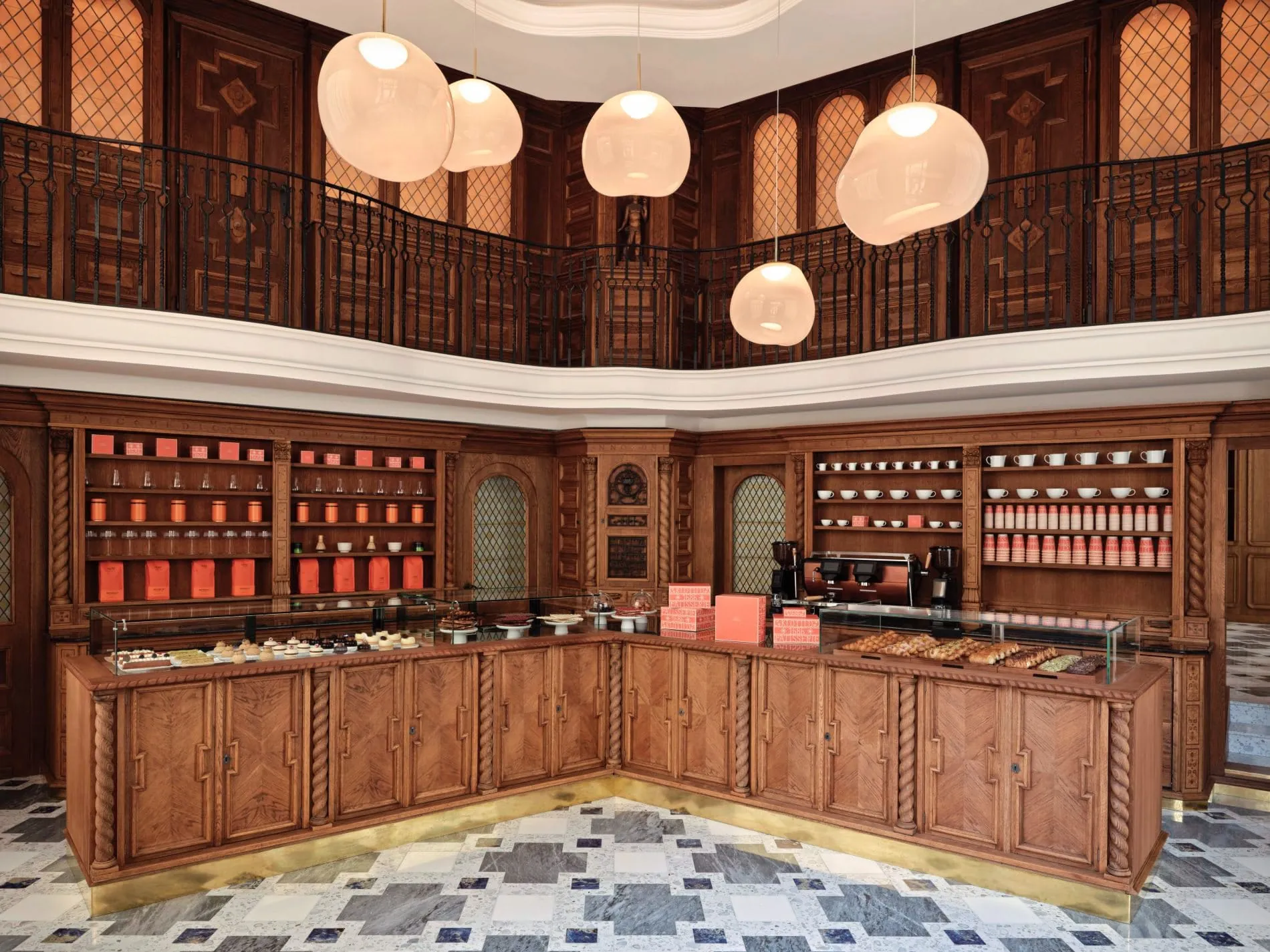 Die Klotild Patisserie ist in den Räumen einer ehemaligen Apotheke untergebracht und bewahrt deren historische Holzvertäfelung sowie die schmiedeeiserne Galerie. Das Angebot reicht von ungarischen und französisch-wienerischen Backwaren bis zu Manufaktur-Kaffeespezialitäten.