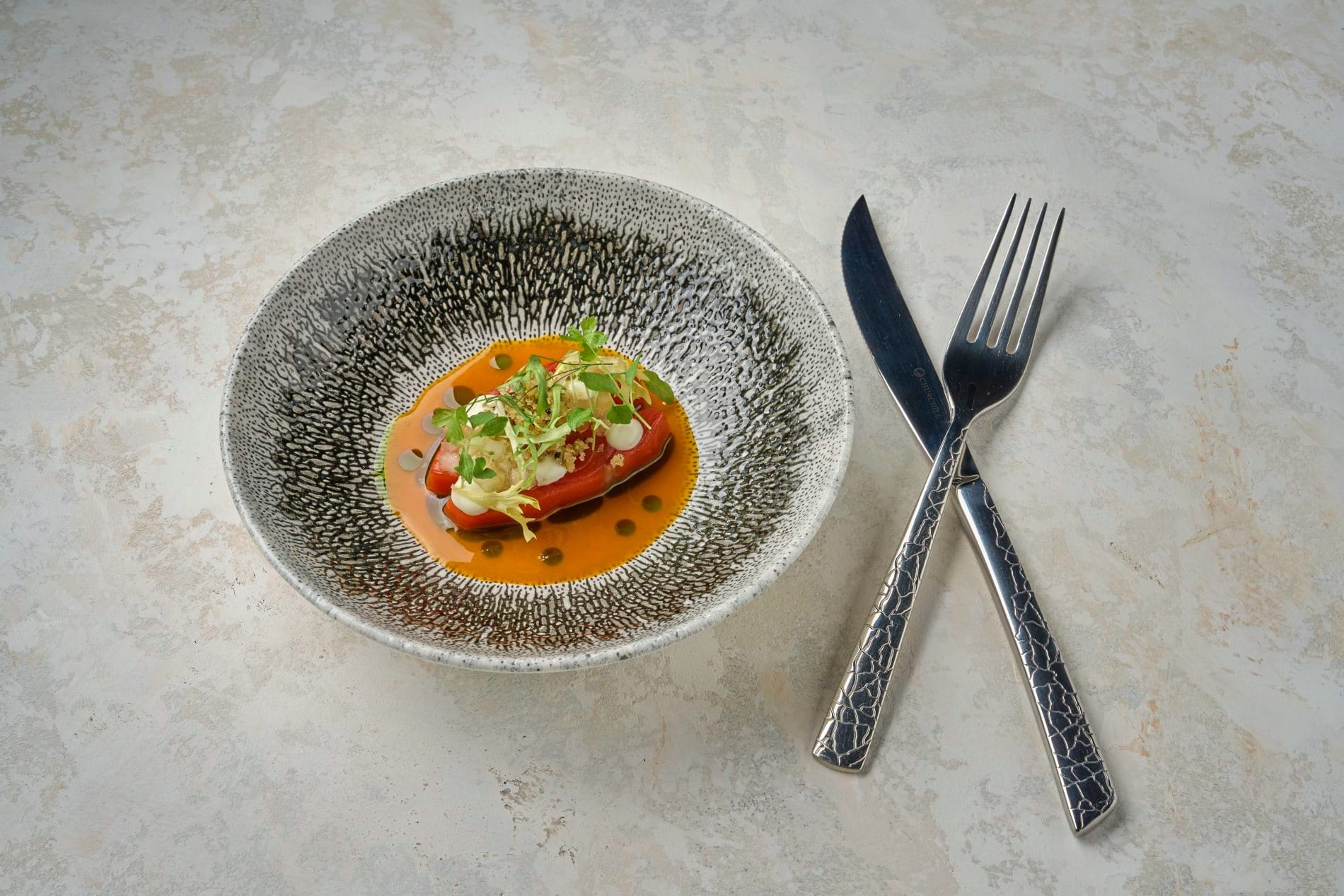 Mustafa Mirzaei und Tobias Bullmann sicherten sich mit ihrem gebeizten Vadouvan-Lachs auf Yuzu-Karotte, Galia-Melone und Jalapeño-Limetten-Creme ein Wildcard-Ticket der Chefs Challenge Night.