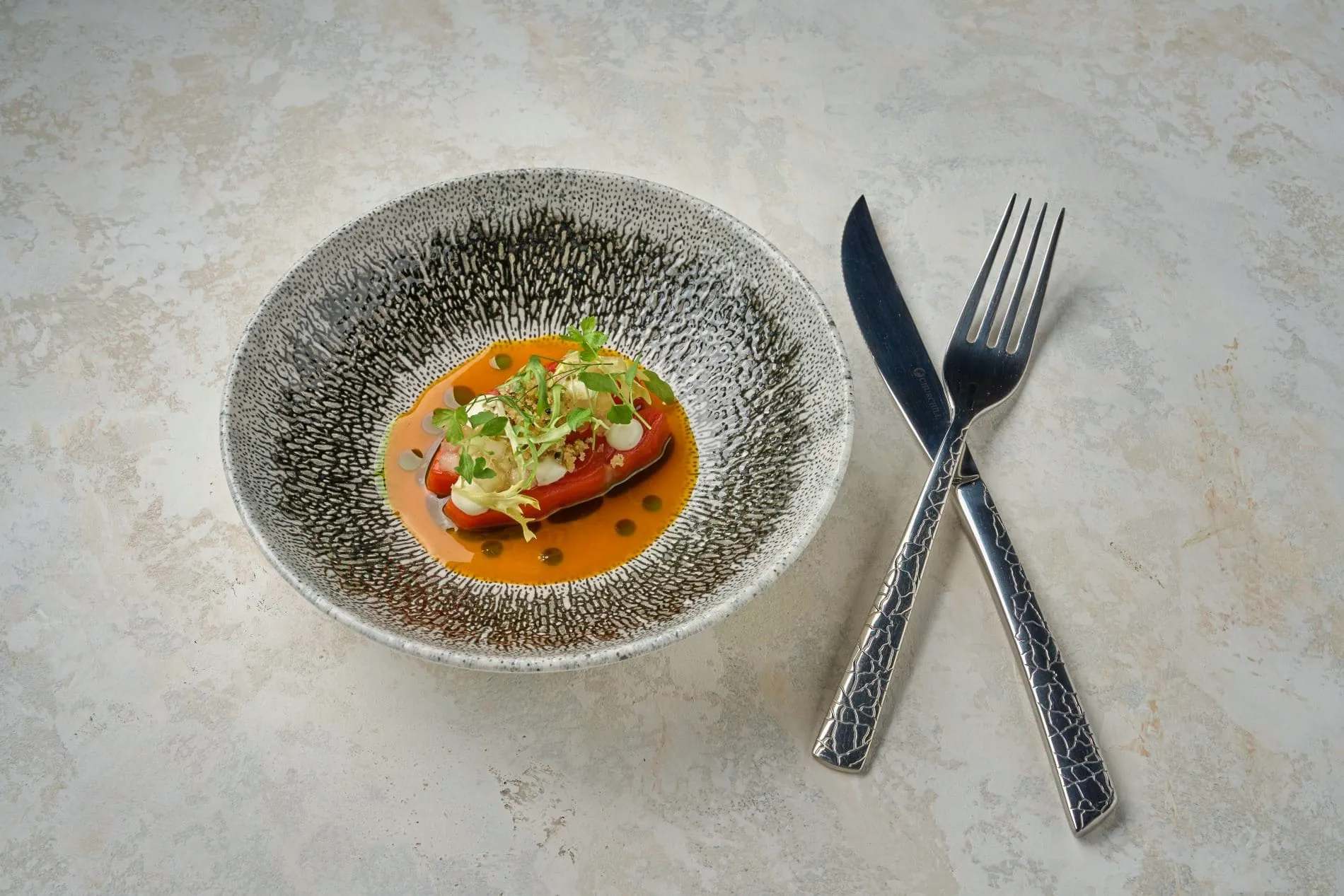 Mustafa Mirzaei und Tobias Bullmann sicherten sich mit ihrem gebeizten Vadouvan-Lachs auf Yuzu-Karotte, Galia-Melone und Jalapeño-Limetten-Creme ein Wildcard-Ticket der Chefs Challenge Night.