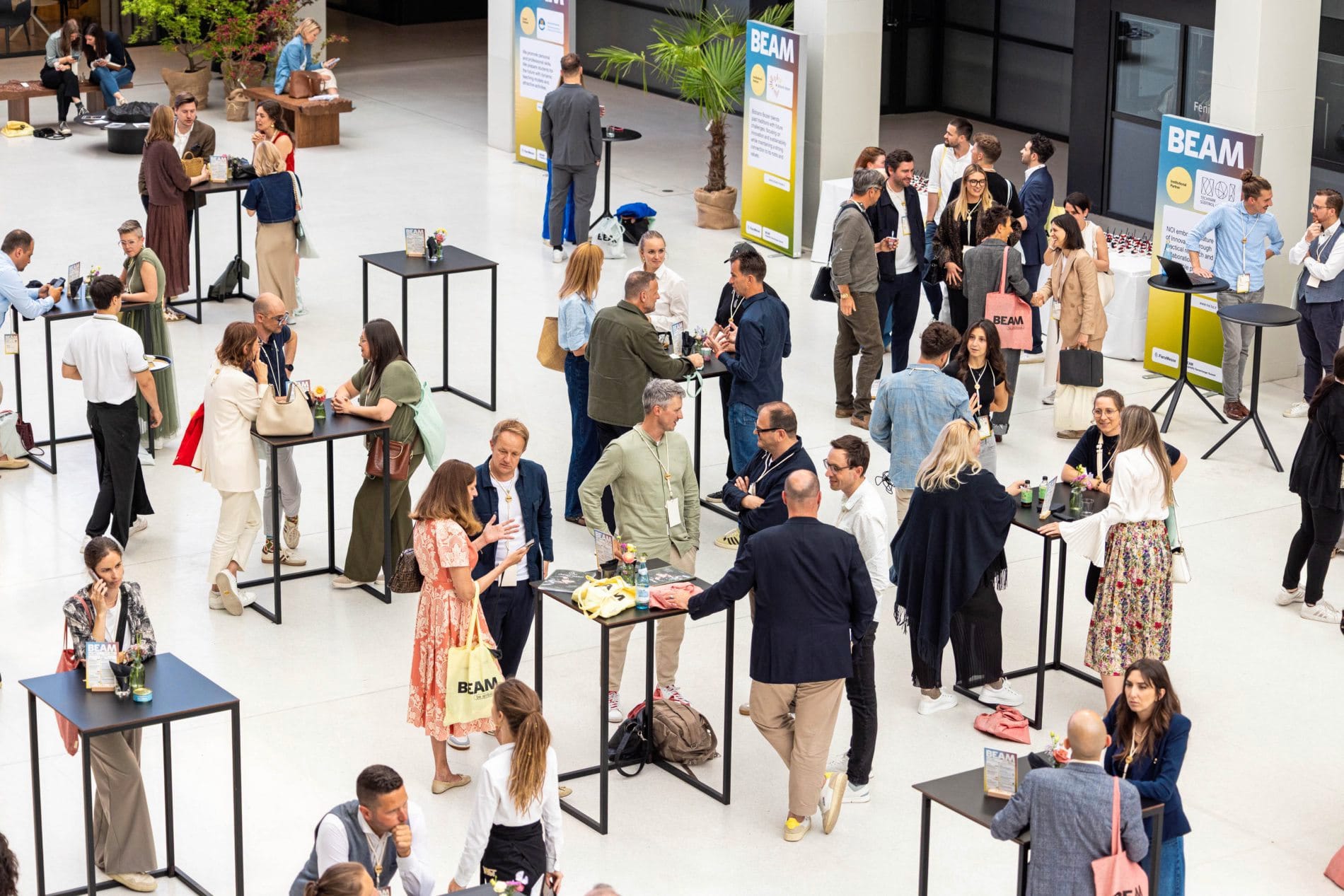 Zentraler Treffpunkt während der Pausen beim Beam Summit 2026: Raum für Austausch, Networking und Verpflegung zwischen den Programmpunkten.