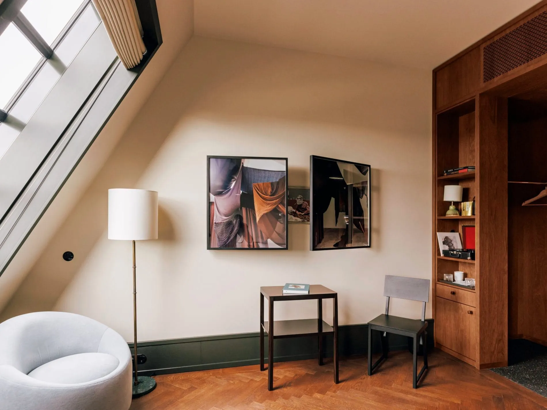 Im Château Royal in Berlin ist zeitgenössische Kunst omnipräsent. Die meisten Werke hängen dauerhaft und prägen den Spirit des Hauses.
