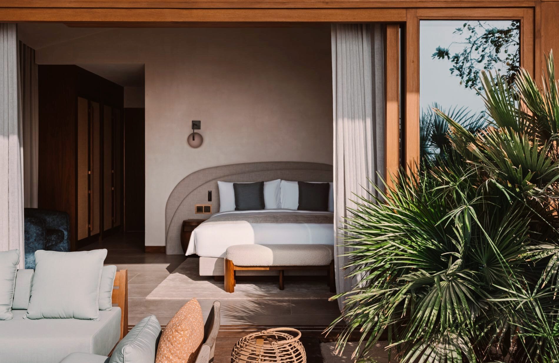 Die Zimmer und Suiten des Miraval The Red Sea wurden von der Rockwell Group gestaltet.