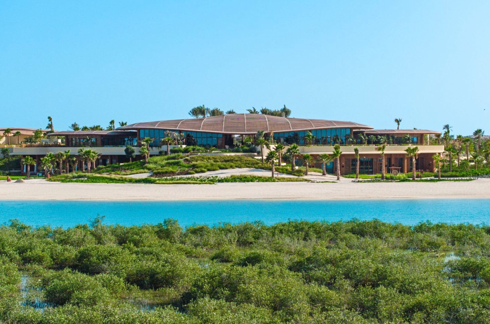 Das Miraval The Red Sea befindet sich auf Shura Island und ist von Mangroven und Lagunen umgeben.