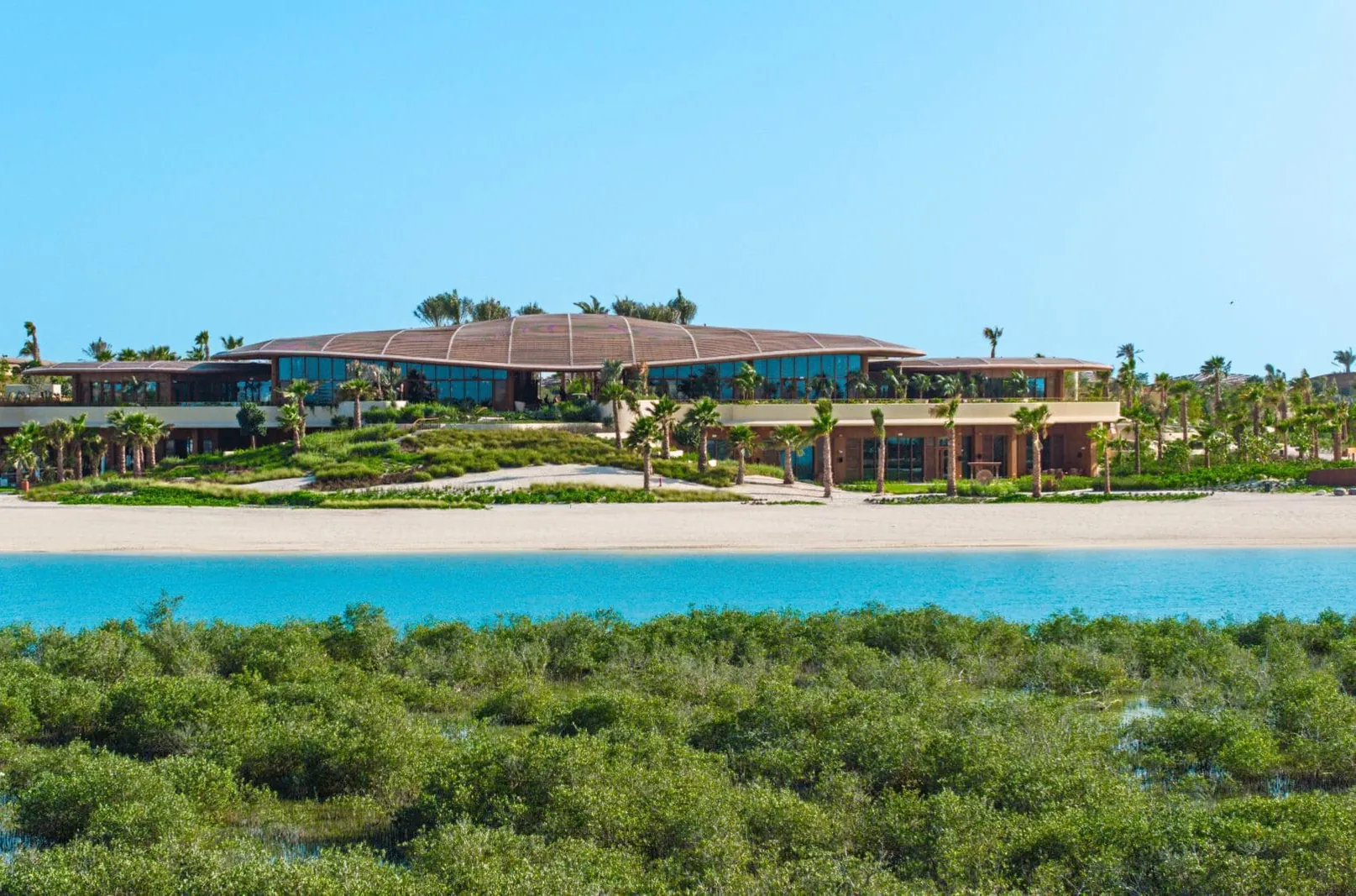 Das Miraval The Red Sea befindet sich auf Shura Island und ist von Mangroven und Lagunen umgeben.