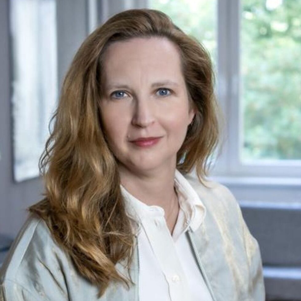 Brit Glocke ist Chefredakteurin der B2B-Branchenmagazine Tophotel und Hotel+Technik im Freizeit-Verlag (Holzmann Medien). In dieser Position leitet sie seit März 2023 die Redaktion und verantwortet die crossmediale Weiterentwicklung der beiden Fachmedien.