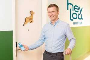 Hey Lou ersetzt Schlüsselkarten durch Wallet-Lösung - Tophotel.de