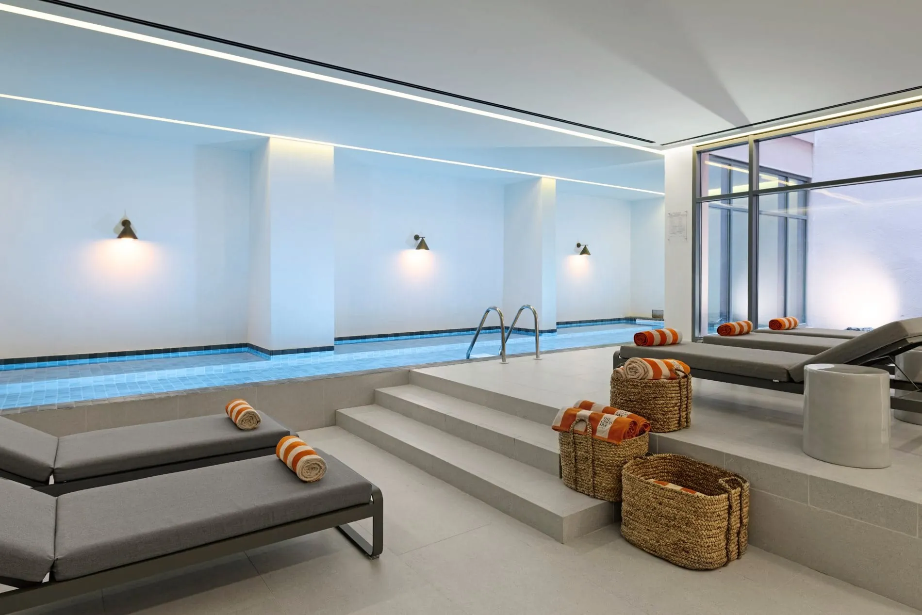 Im Wellnessbereich steht Gästen ein Indoor-Pool zur Verfügung.