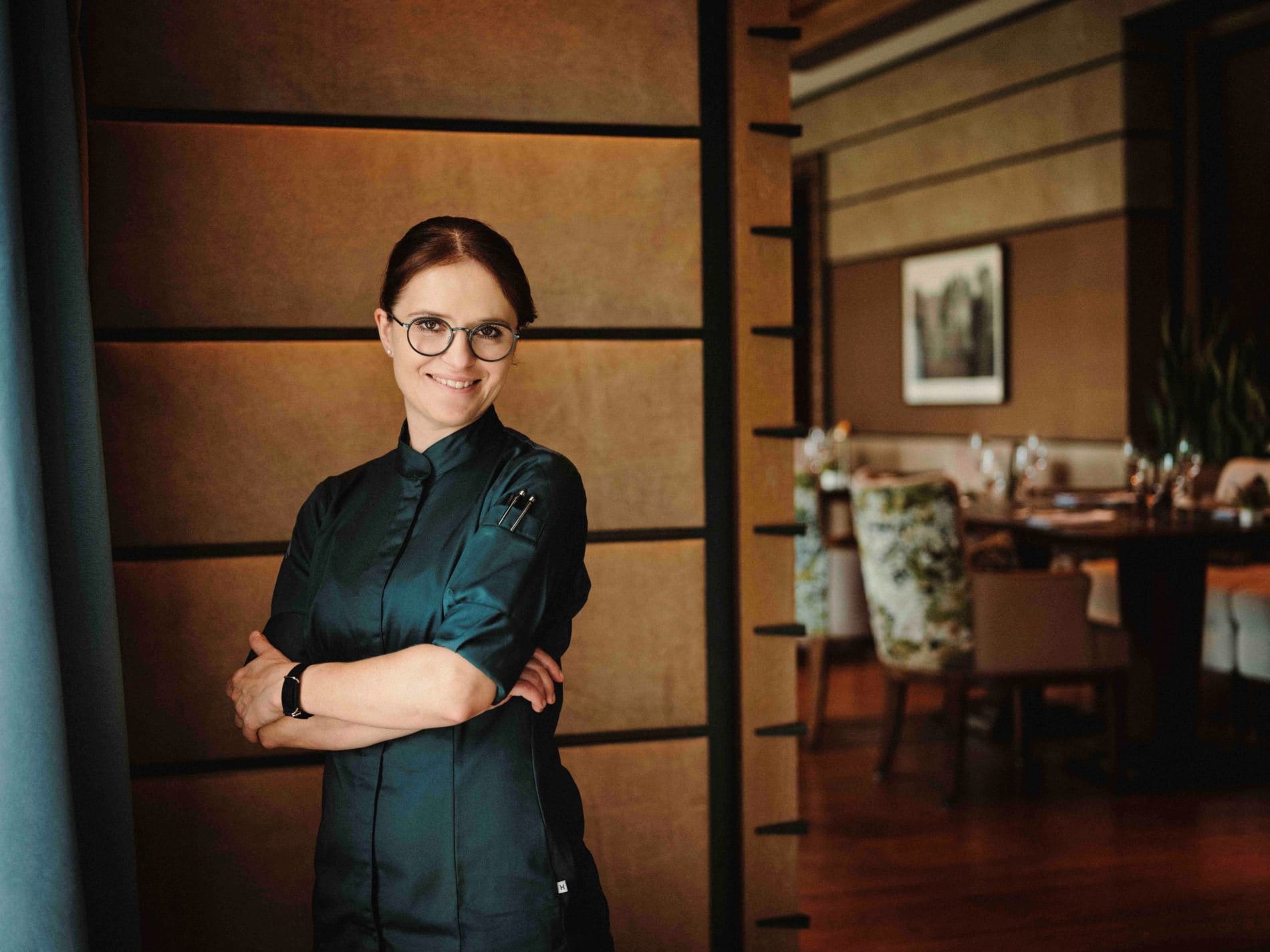 Cornelia Fischer verteidigt den Michelin-Stern am Tegernsee. Sie ist Küchenchefin des Restaurants „Überfahrt“ im Althoff Seehotel Überfahrt.