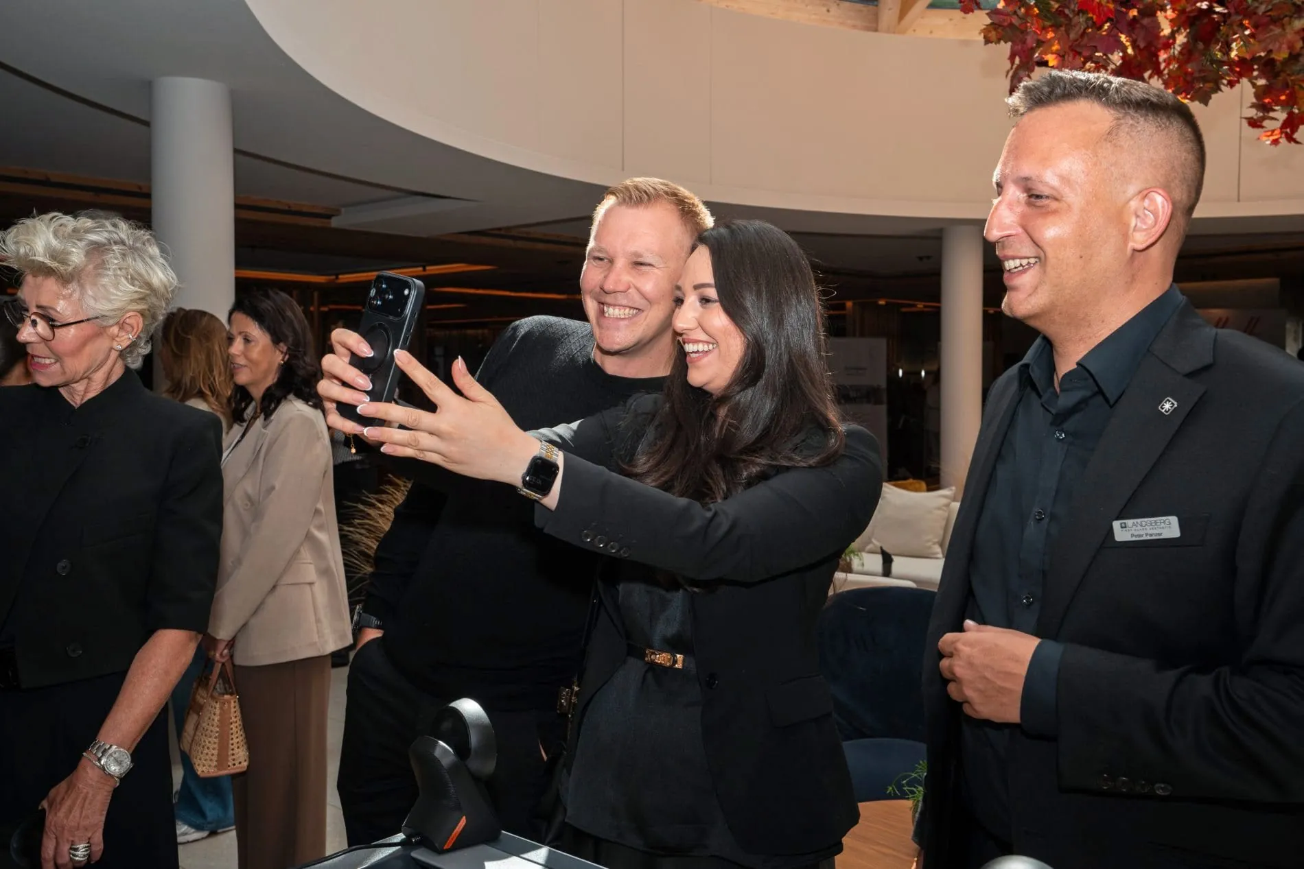 Zwei Awards, ein Tag: Im Falkensteiner Hotel Kronplatz wurden die Gewinner des Family Cups 2026 und des Lieblings Chalet Award 2026 ausgezeichnet.
