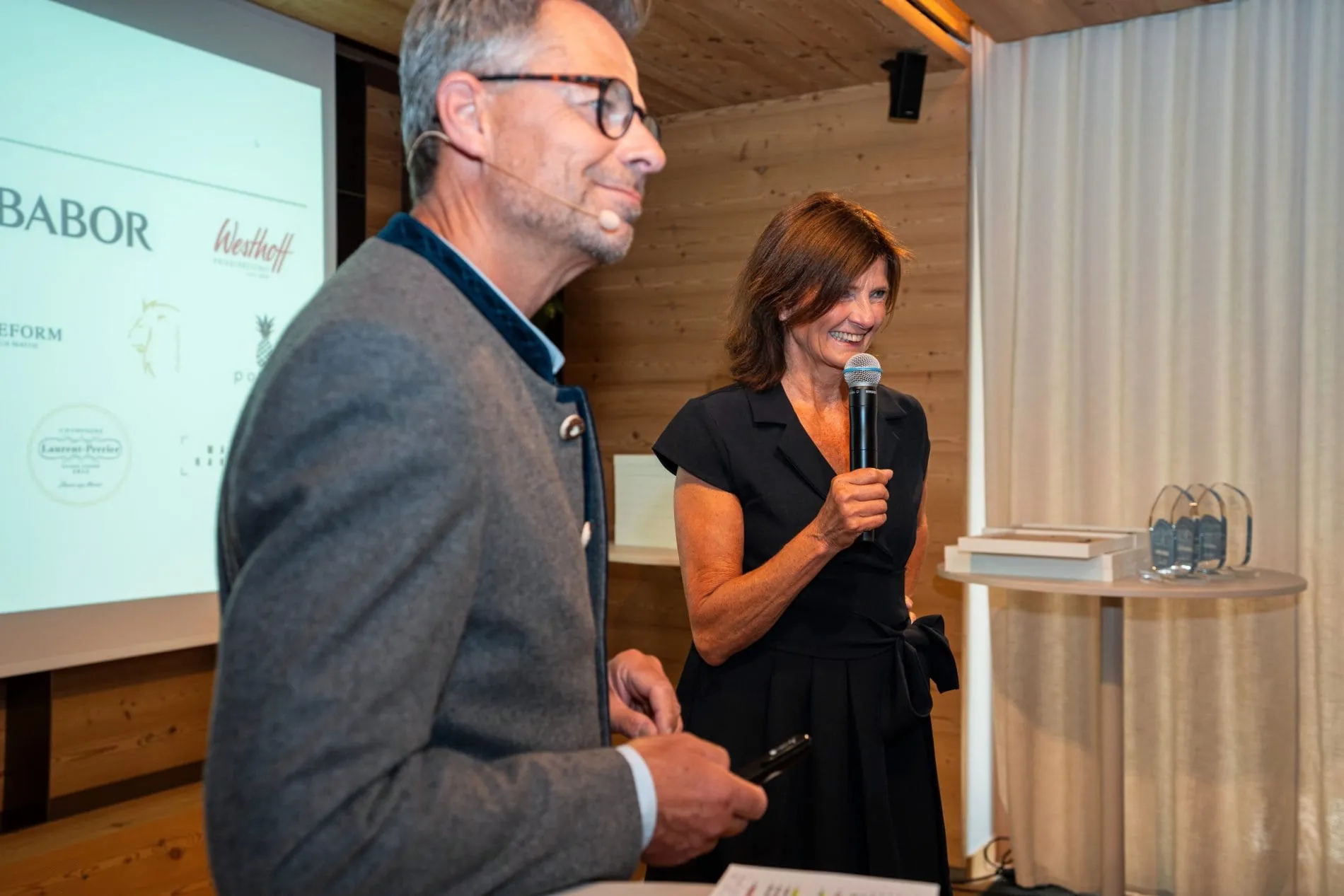 Zwei Awards, ein Tag: Im Falkensteiner Hotel Kronplatz wurden die Gewinner des Family Cups 2026 und des Lieblings Chalet Award 2026 ausgezeichnet.