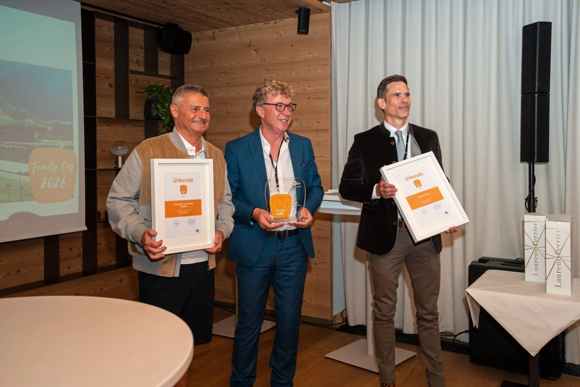 Zwei Awards, ein Tag: Im Falkensteiner Hotel Kronplatz wurden die Gewinner des Family Cups 2026 und des Lieblings Chalet Award 2026 ausgezeichnet.