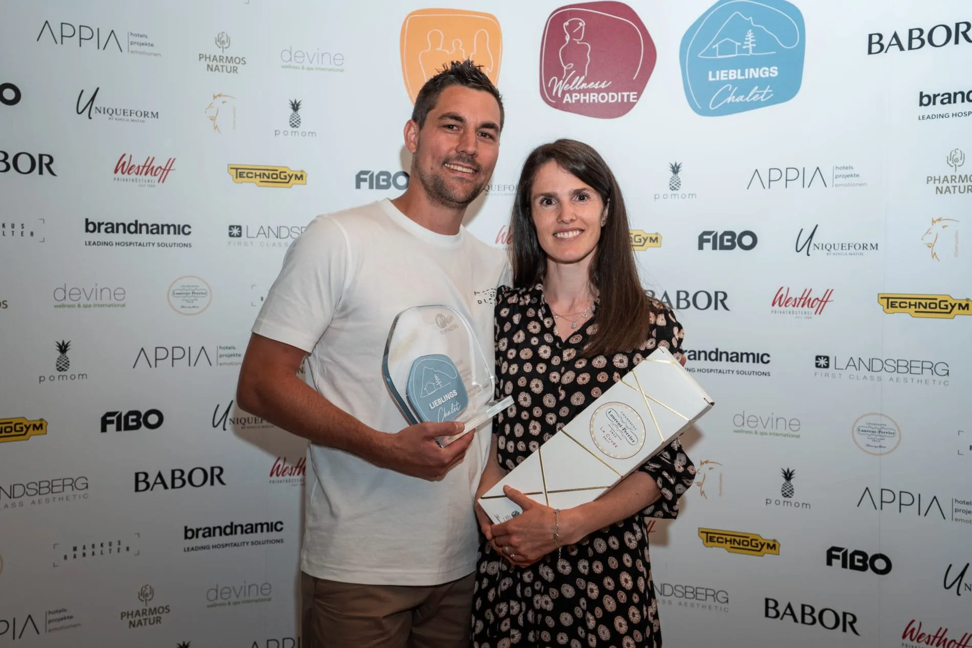 Zwei Awards, ein Tag: Im Falkensteiner Hotel Kronplatz wurden die Gewinner des Family Cups 2026 und des Lieblings Chalet Award 2026 ausgezeichnet.