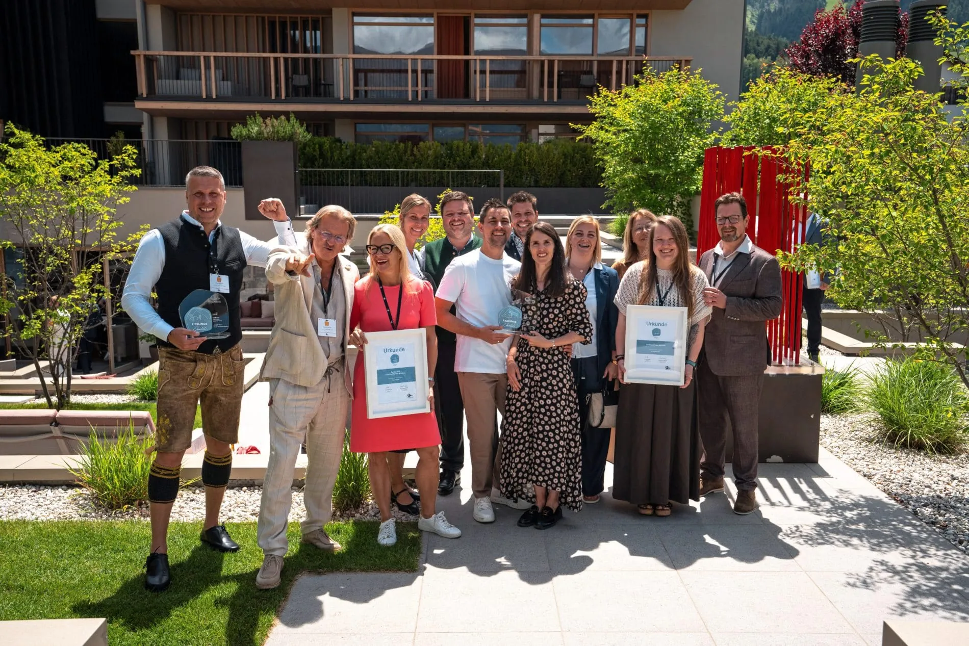 Zwei Awards, ein Tag: Im Falkensteiner Hotel Kronplatz wurden die Gewinner des Family Cups 2026 und des Lieblings Chalet Award 2026 ausgezeichnet.