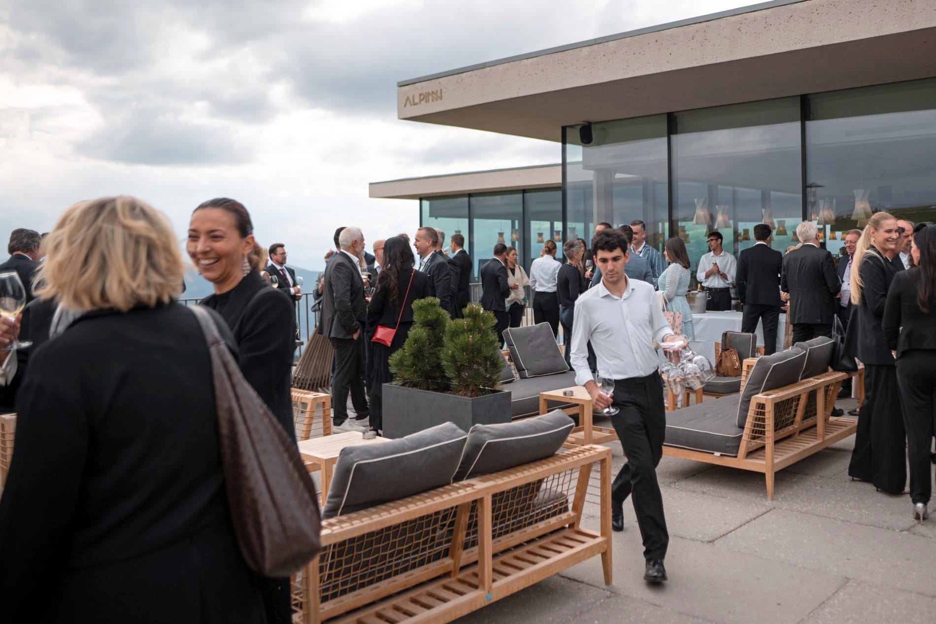 „Exzellenz und Leidenschaft": Rund 150 geladene Gäste aus Hotellerie, Tourismus und Medien feierten im Falkensteiner Hotel Kronplatz und im Lumen auf dem Kronplatz die Verleihung der Wellness Aphrodite 2026.