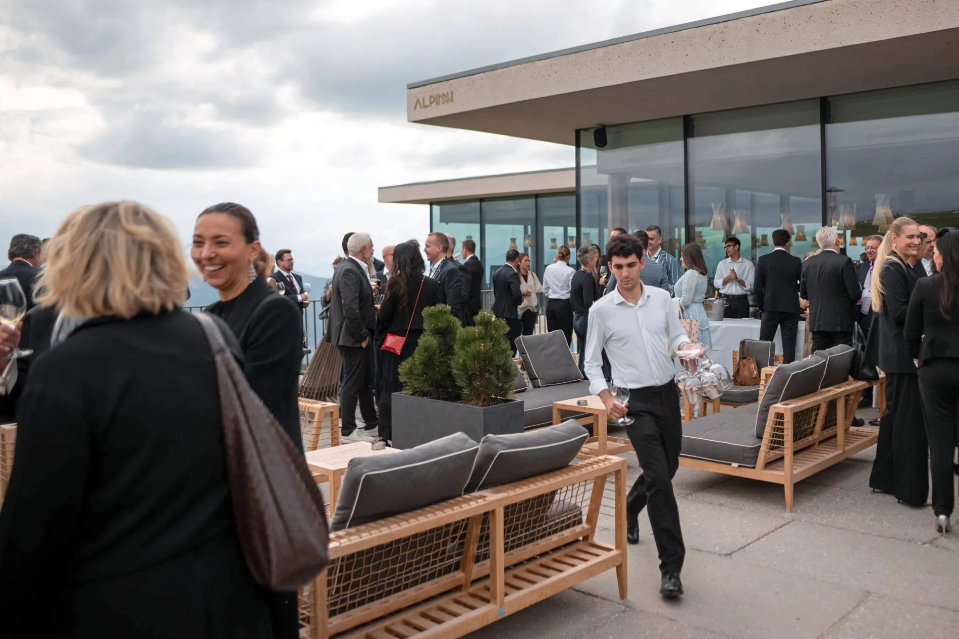 „Exzellenz und Leidenschaft": Rund 150 geladene Gäste aus Hotellerie, Tourismus und Medien feierten im Falkensteiner Hotel Kronplatz und im Lumen auf dem Kronplatz die Verleihung der Wellness Aphrodite 2026.