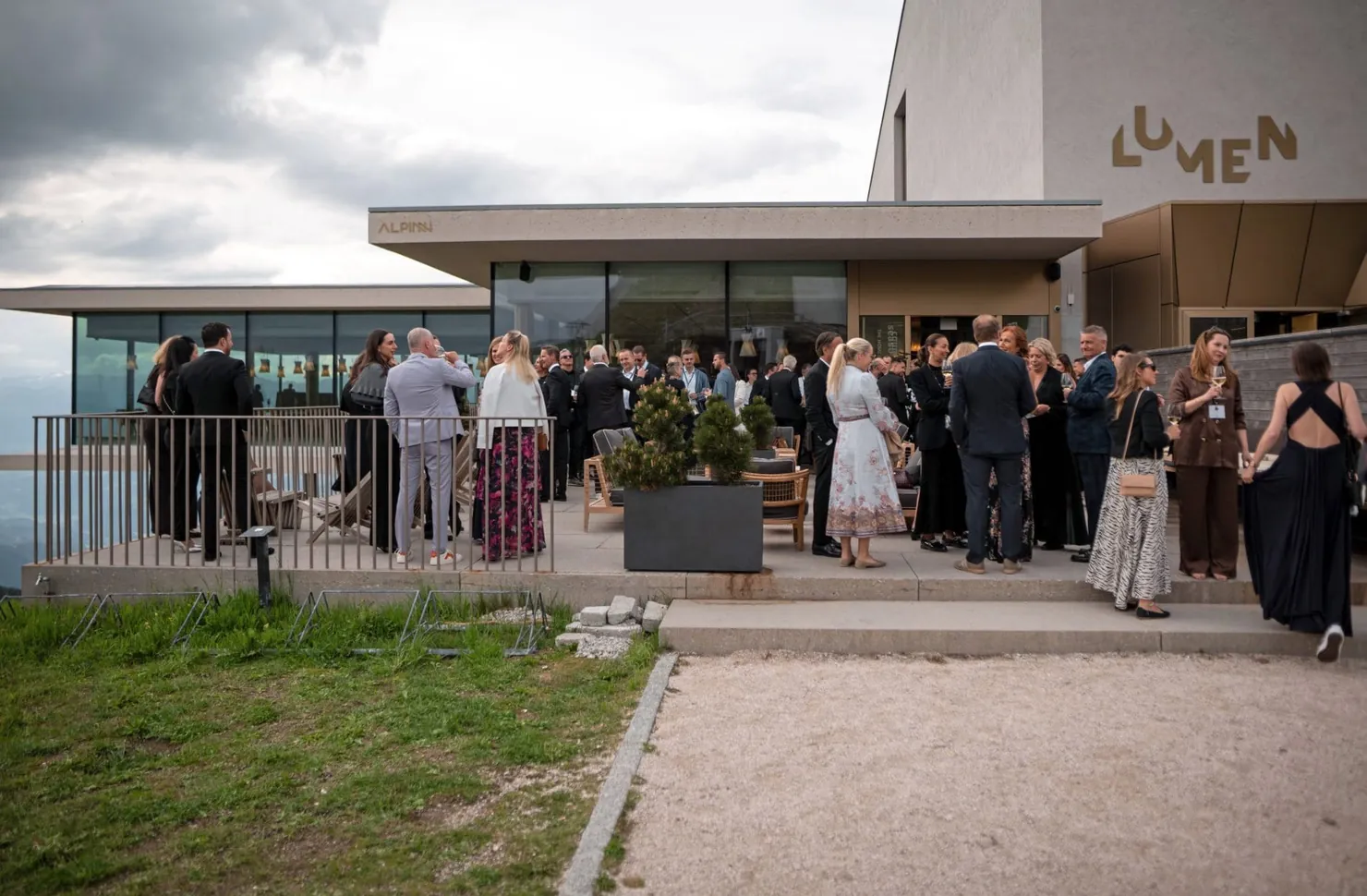 „Exzellenz und Leidenschaft": Rund 150 geladene Gäste aus Hotellerie, Tourismus und Medien feierten im Falkensteiner Hotel Kronplatz und im Lumen auf dem Kronplatz die Verleihung der Wellness Aphrodite 2026.
