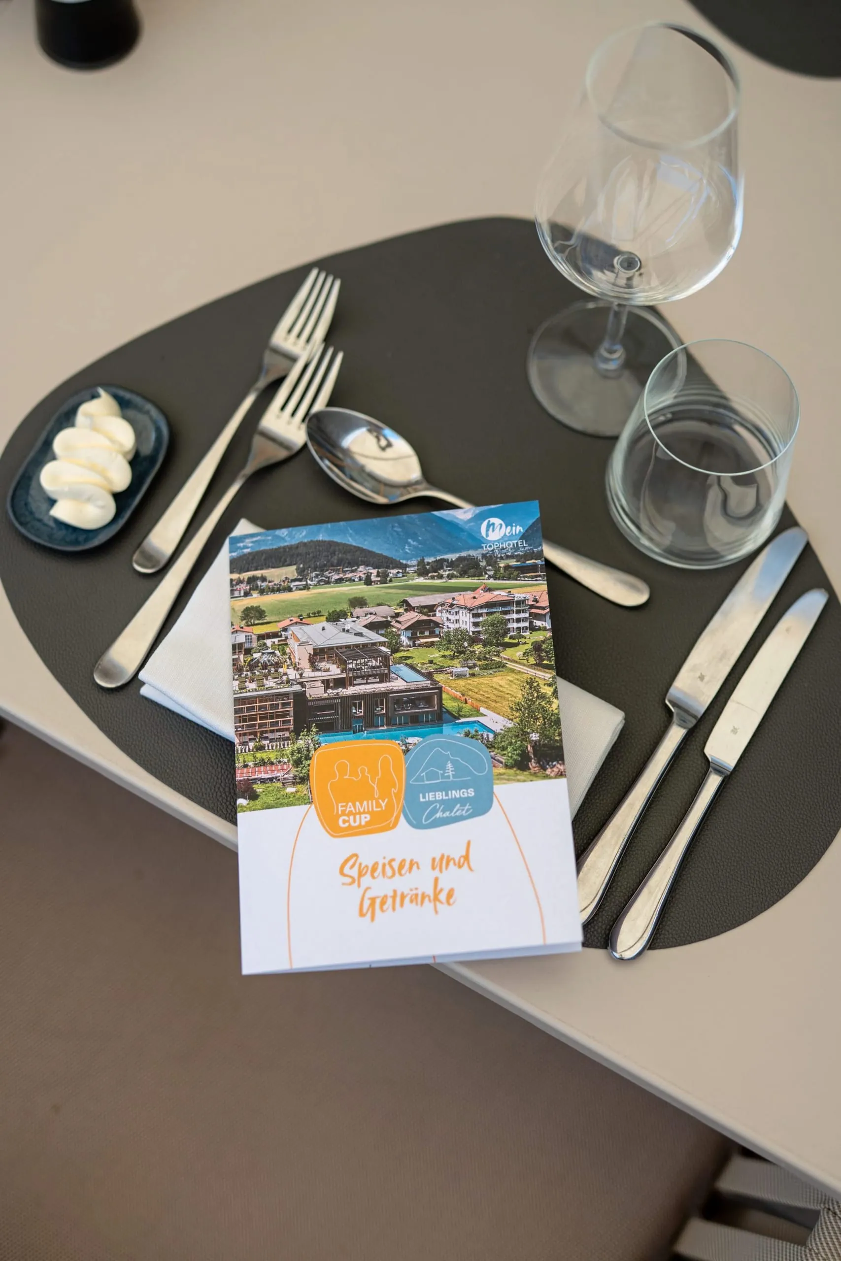 Zwei Awards, ein Tag: Im Falkensteiner Hotel Kronplatz wurden die Gewinner des Family Cups 2026 und des Lieblings Chalet Award 2026 ausgezeichnet.