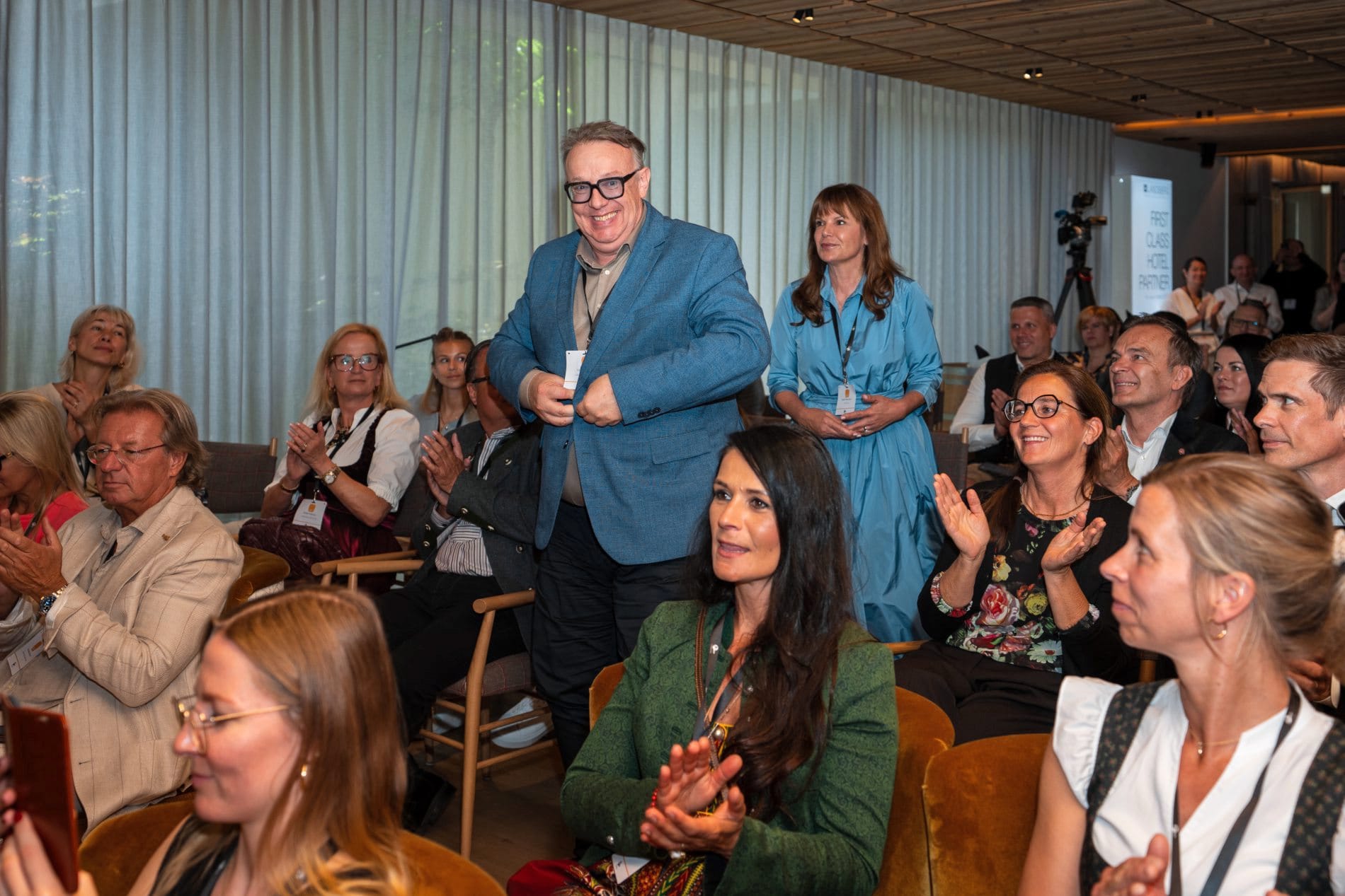 Zwei Awards, ein Tag: Im Falkensteiner Hotel Kronplatz wurden die Gewinner des Family Cups 2026 und des Lieblings Chalet Award 2026 ausgezeichnet.