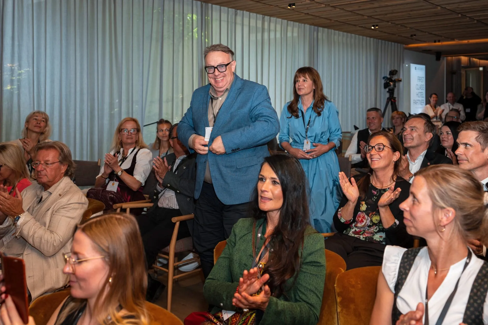 Zwei Awards, ein Tag: Im Falkensteiner Hotel Kronplatz wurden die Gewinner des Family Cups 2026 und des Lieblings Chalet Award 2026 ausgezeichnet.