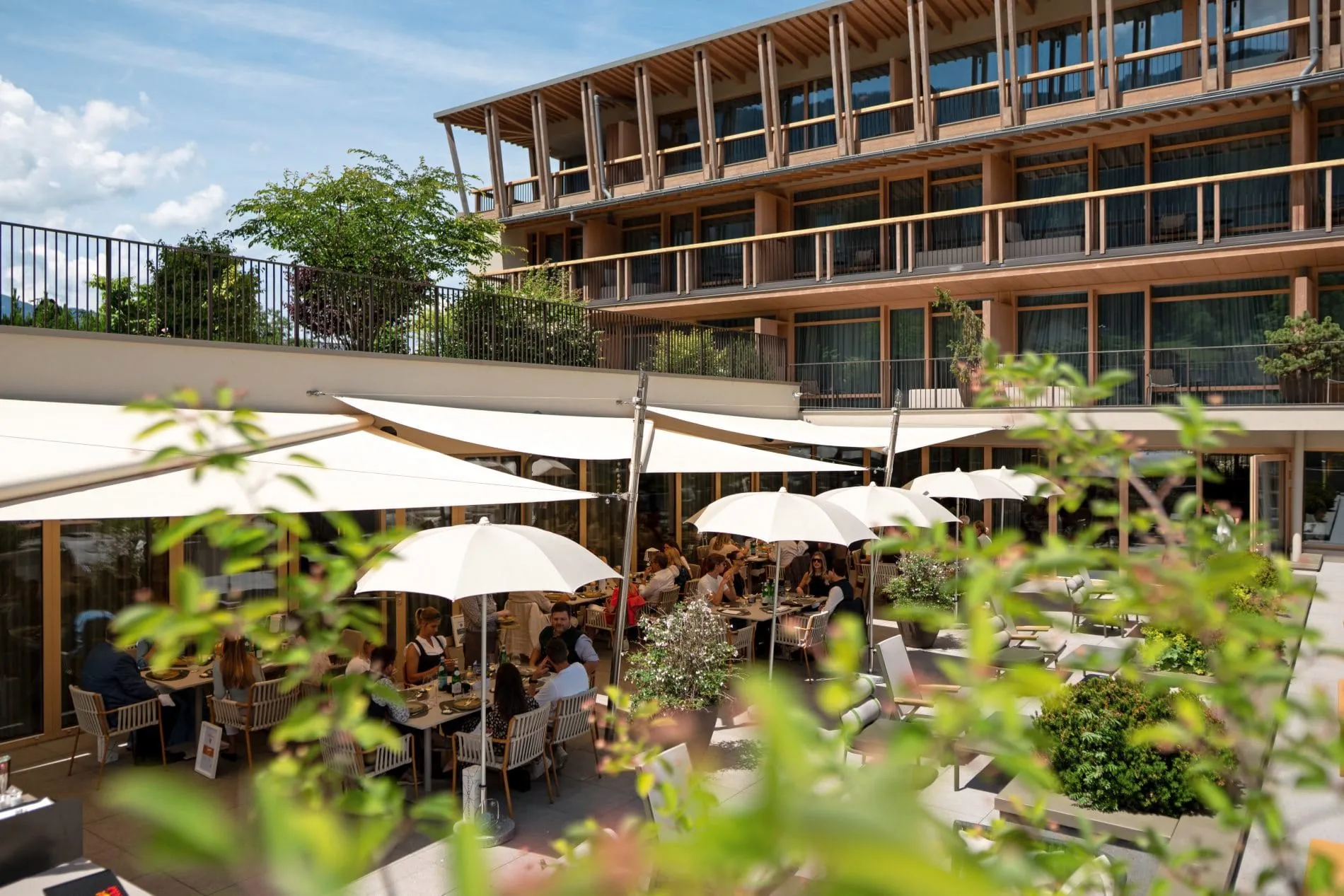 Zwei Awards, ein Tag: Im Falkensteiner Hotel Kronplatz wurden die Gewinner des Family Cups 2026 und des Lieblings Chalet Award 2026 ausgezeichnet.