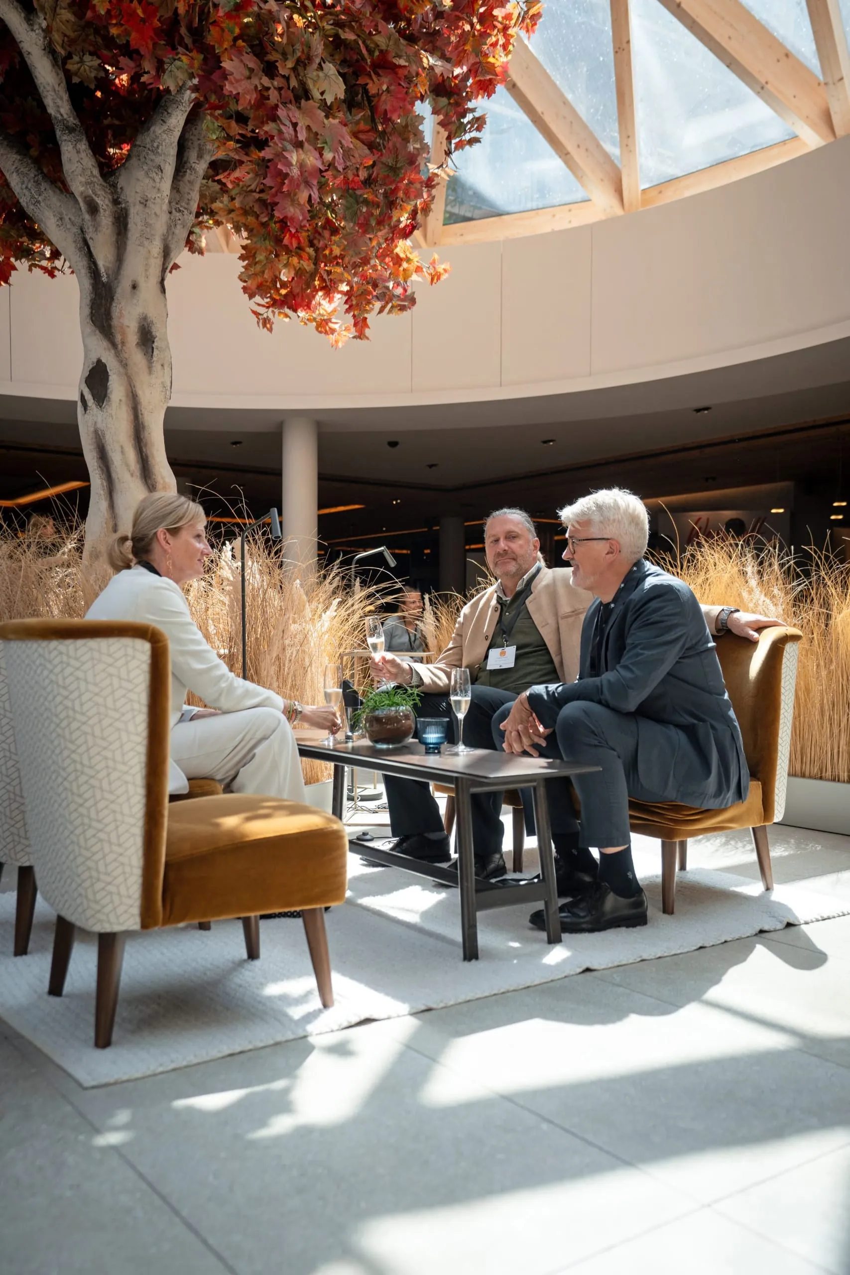 Zwei Awards, ein Tag: Im Falkensteiner Hotel Kronplatz wurden die Gewinner des Family Cups 2026 und des Lieblings Chalet Award 2026 ausgezeichnet.