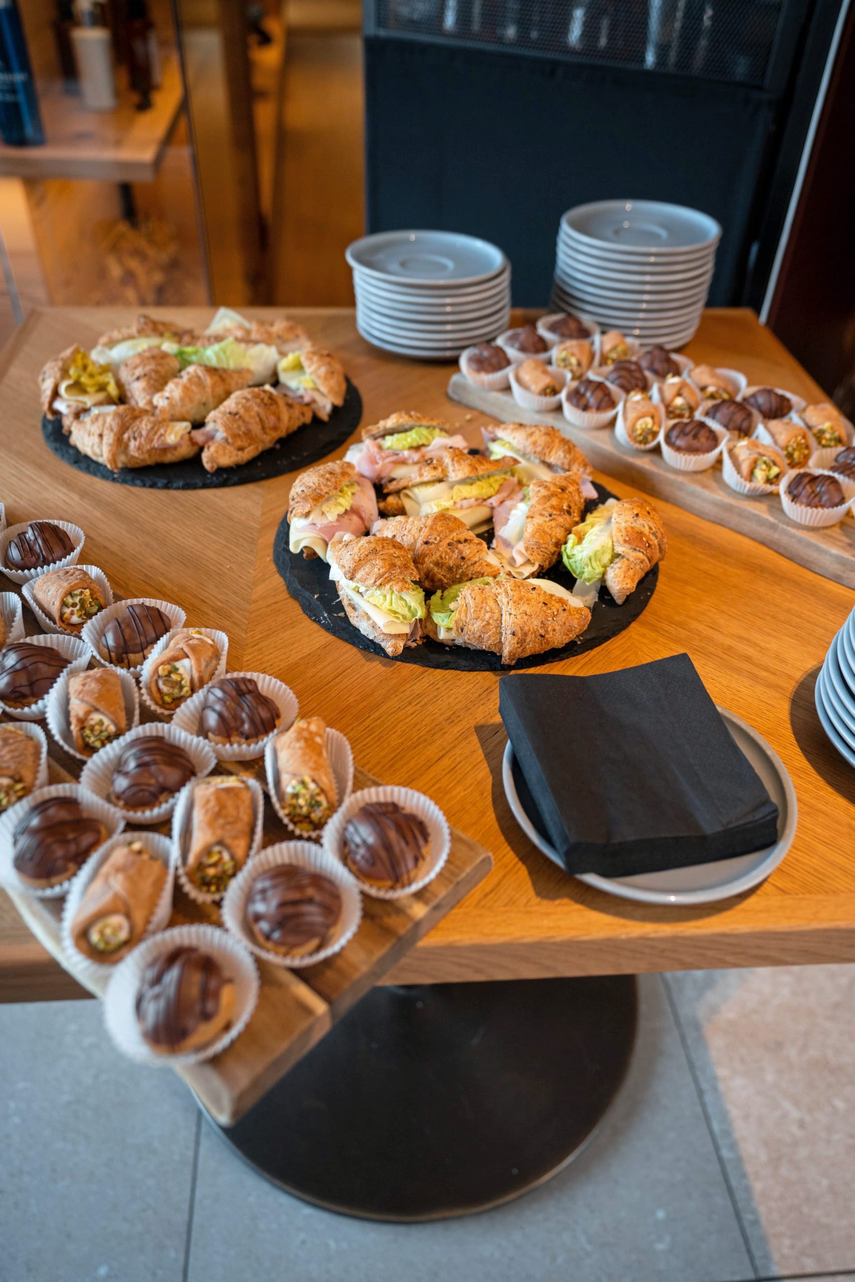 Zwei Awards, ein Tag: Im Falkensteiner Hotel Kronplatz wurden die Gewinner des Family Cups 2026 und des Lieblings Chalet Award 2026 ausgezeichnet.