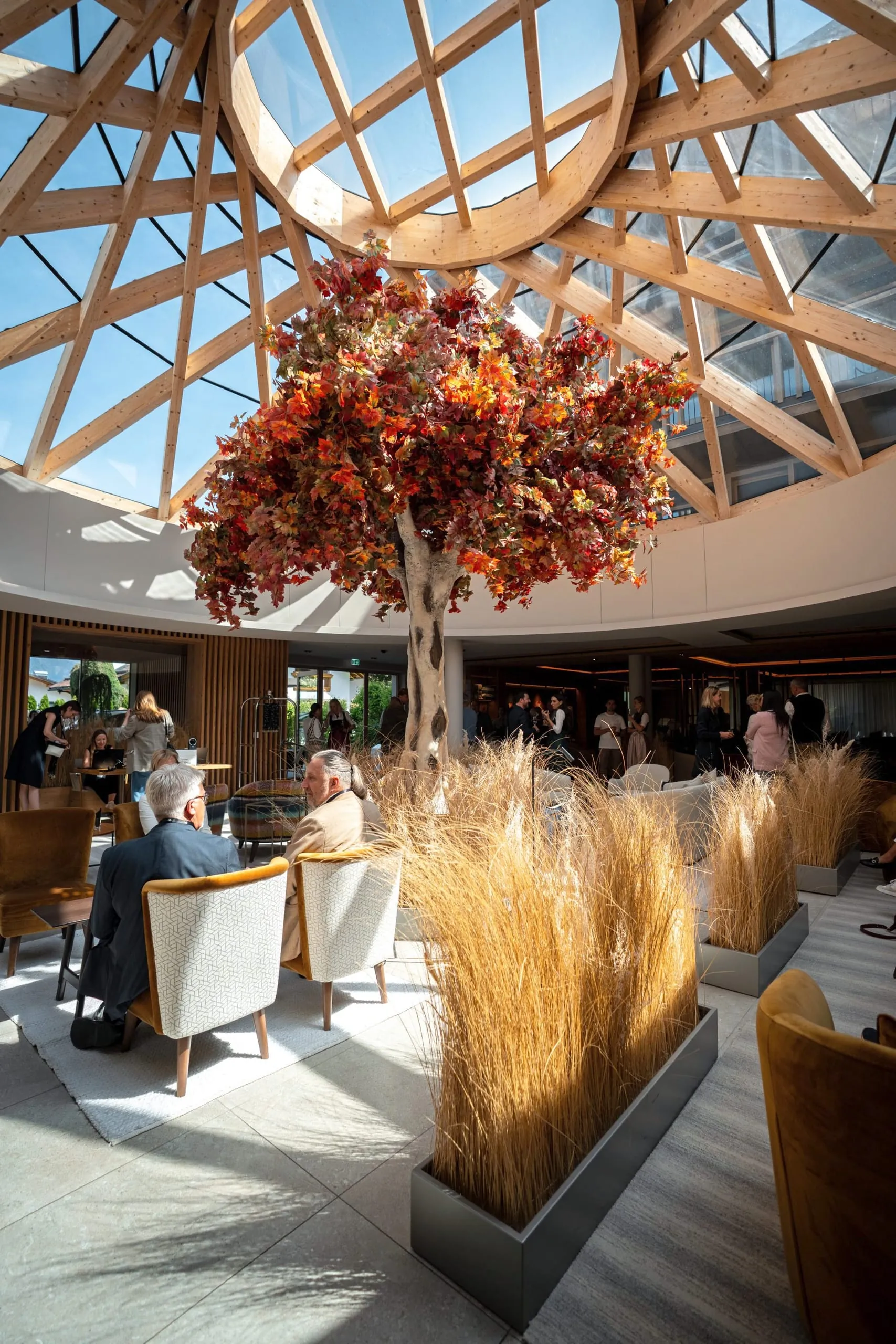 Zwei Awards, ein Tag: Im Falkensteiner Hotel Kronplatz wurden die Gewinner des Family Cups 2026 und des Lieblings Chalet Award 2026 ausgezeichnet.