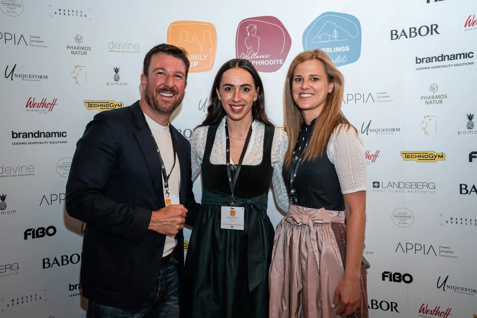 Zwei Awards, ein Tag: Im Falkensteiner Hotel Kronplatz wurden die Gewinner des Family Cups 2026 und des Lieblings Chalet Award 2026 ausgezeichnet.